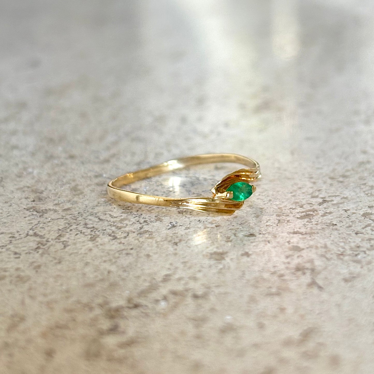 Bague Tourbillon - Or Jaune 750 & Émeraude