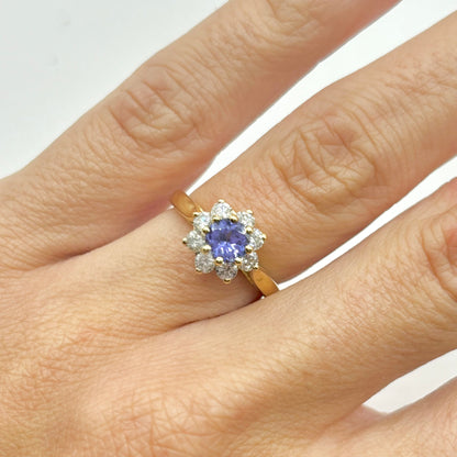 Marguerite Ring - 750 Yellow Gold Tanzanite &amp; Diamonds