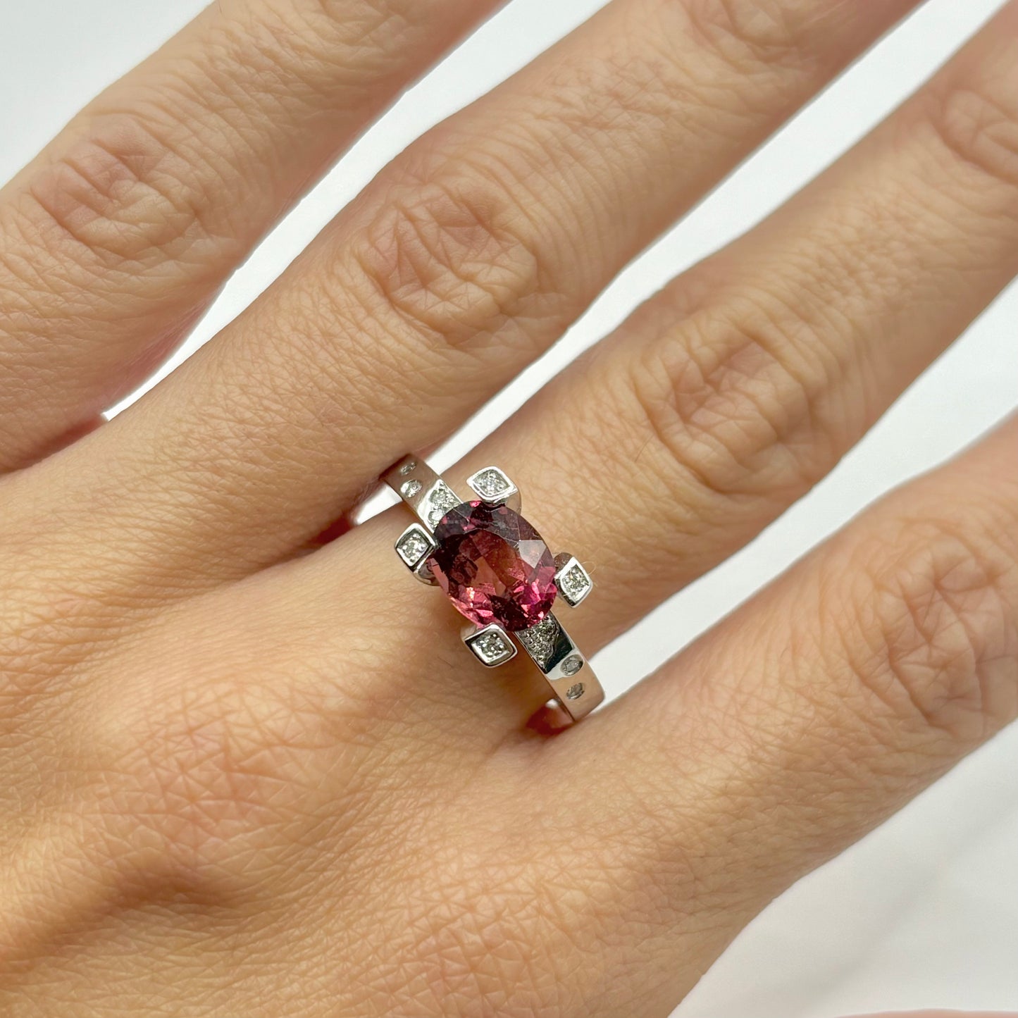 Ring - 750 White Gold Tourmaline &amp; Diamonds