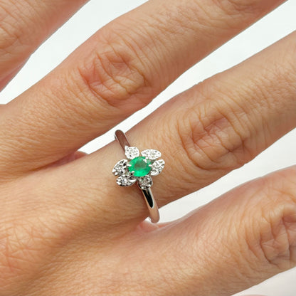 Marguerite Ring - 750 White Gold Diamonds &amp; Emerald