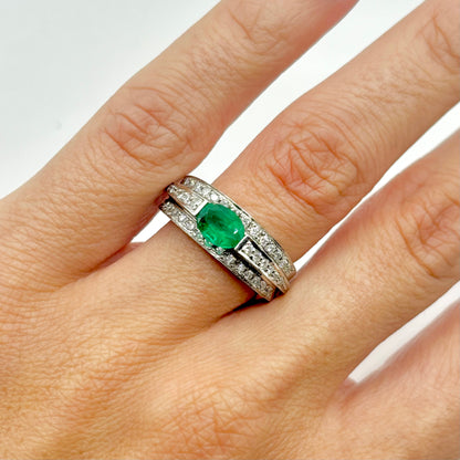 Ring - 750 White Gold Emerald &amp; Diamonds