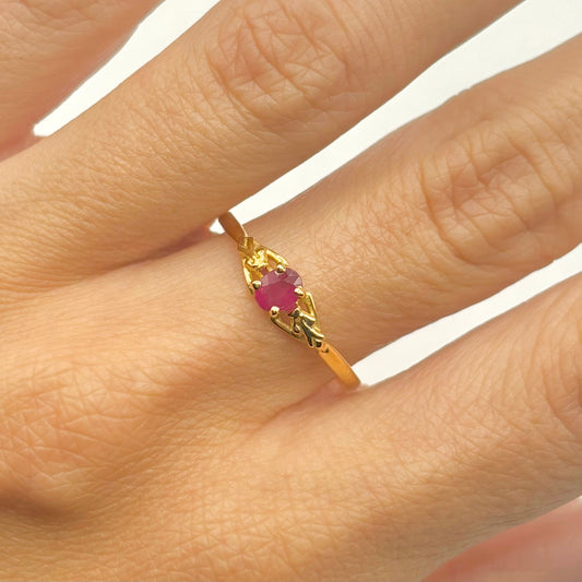 Luna Ring - 750 Yellow Gold &amp; Ruby