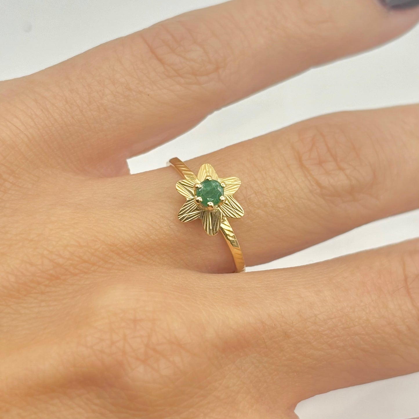 Ring - 750 Yellow Gold &amp; Emerald