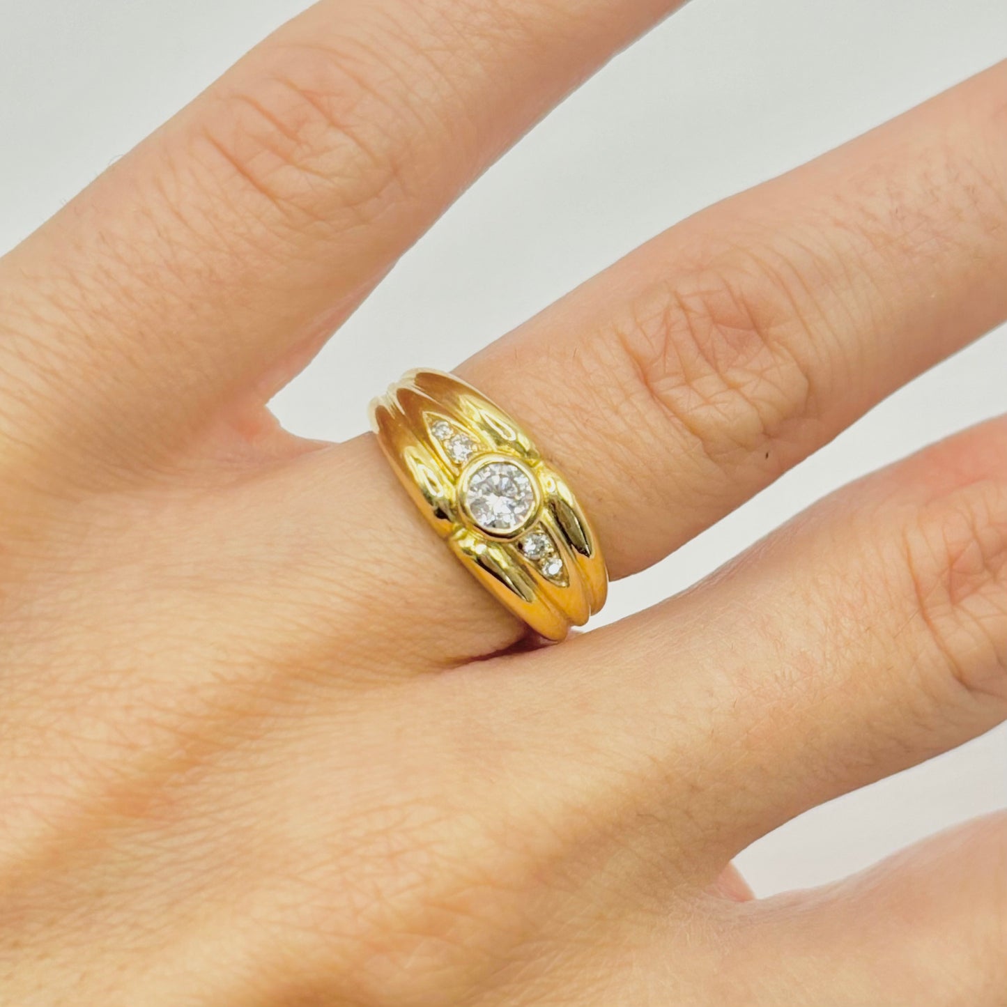 Ring - 750 Yellow Gold &amp; Diamonds