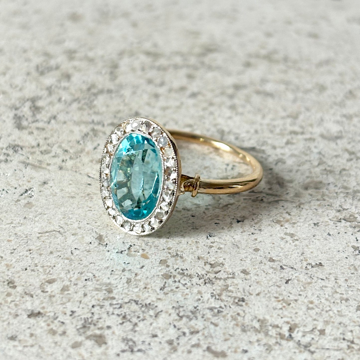 Bague Entourage Vintage - Or Jaune Diamants & Topaze de Synthèse