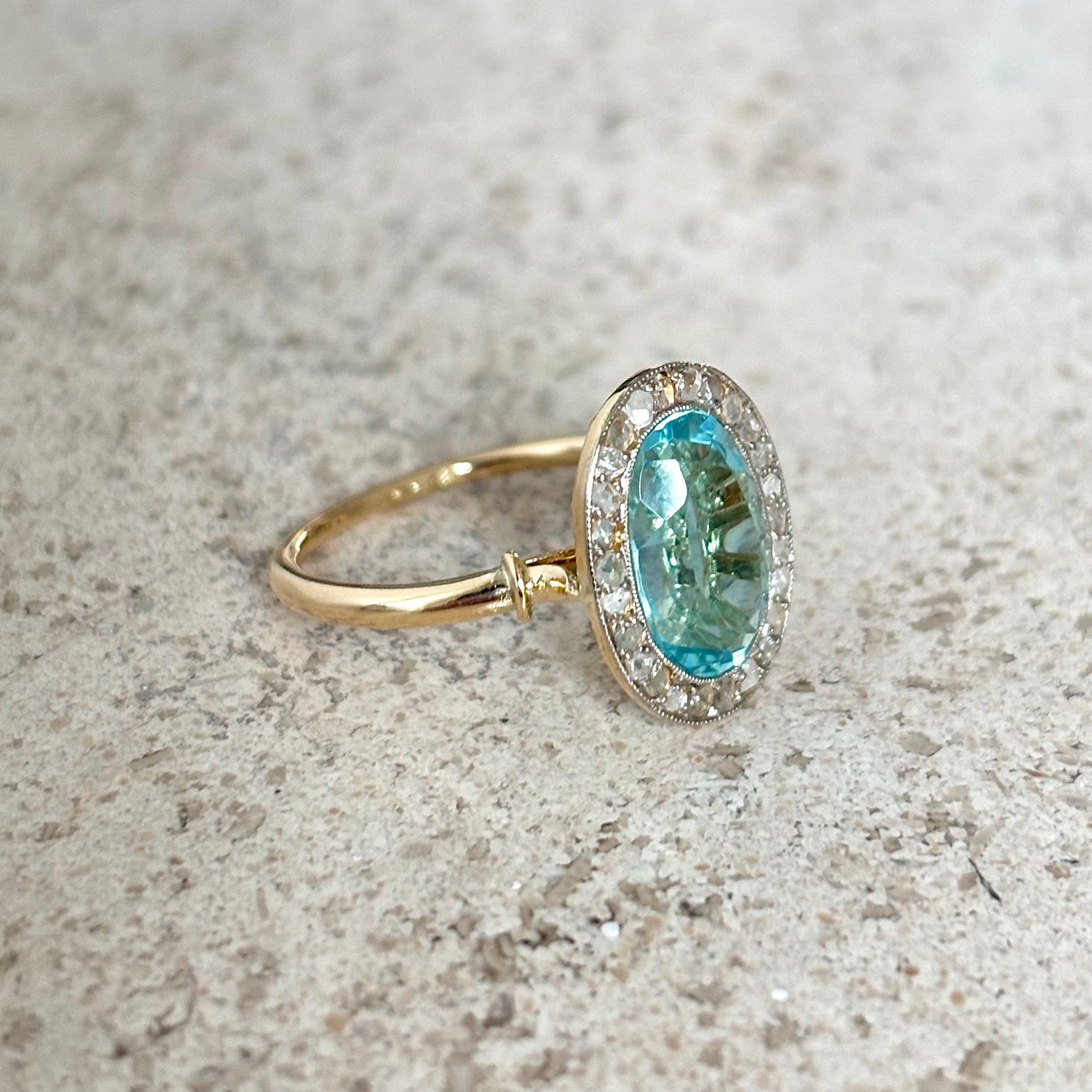Bague Entourage Vintage - Or Jaune Diamants & Topaze de Synthèse