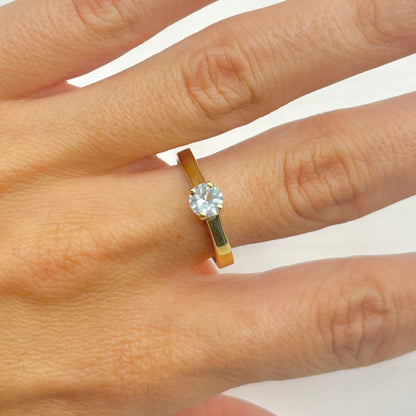 Solitaire Ring - 750 Yellow Gold &amp; Aquamarine