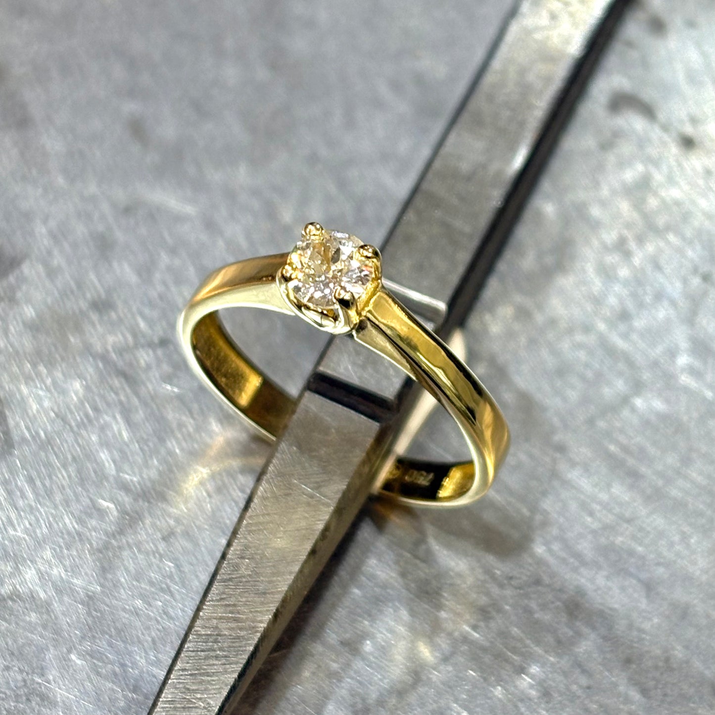 Bague Solitaire - Or Jaune 750 & Diamant