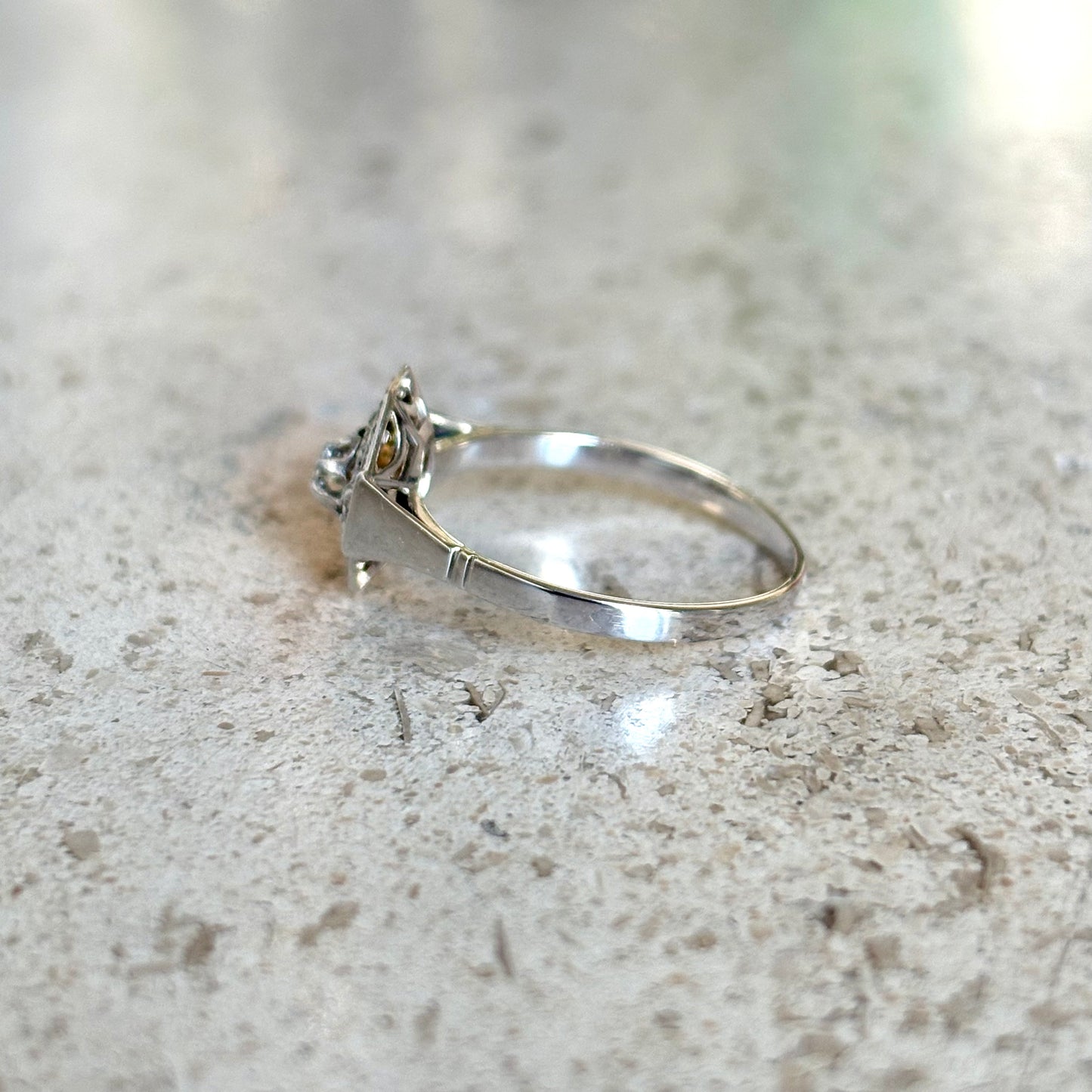 Bague Tank Vintage Art Déco - Or Blanc 750 & Diamants