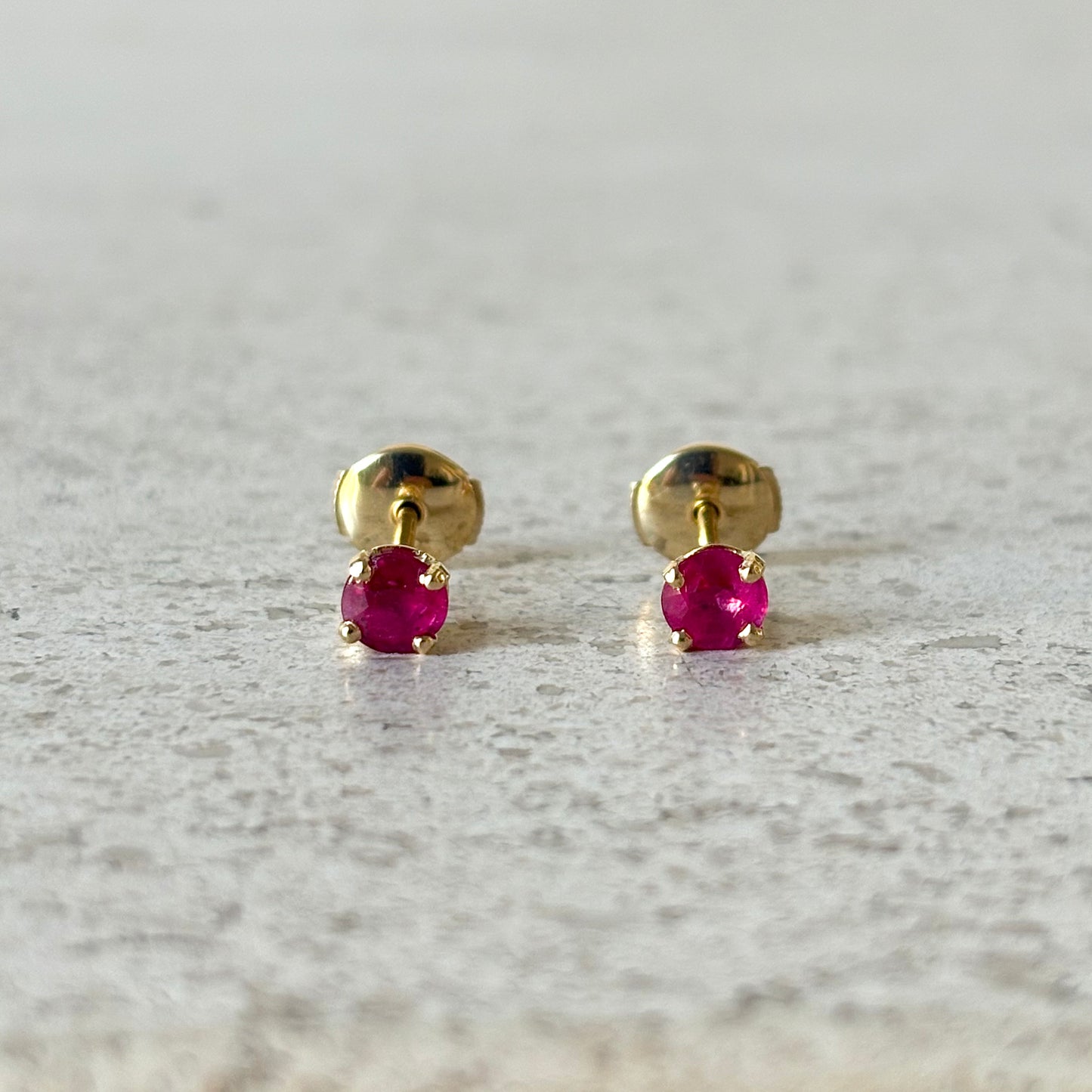 Boucles D'oreilles Puces - Or Jaune 750 & Rubis