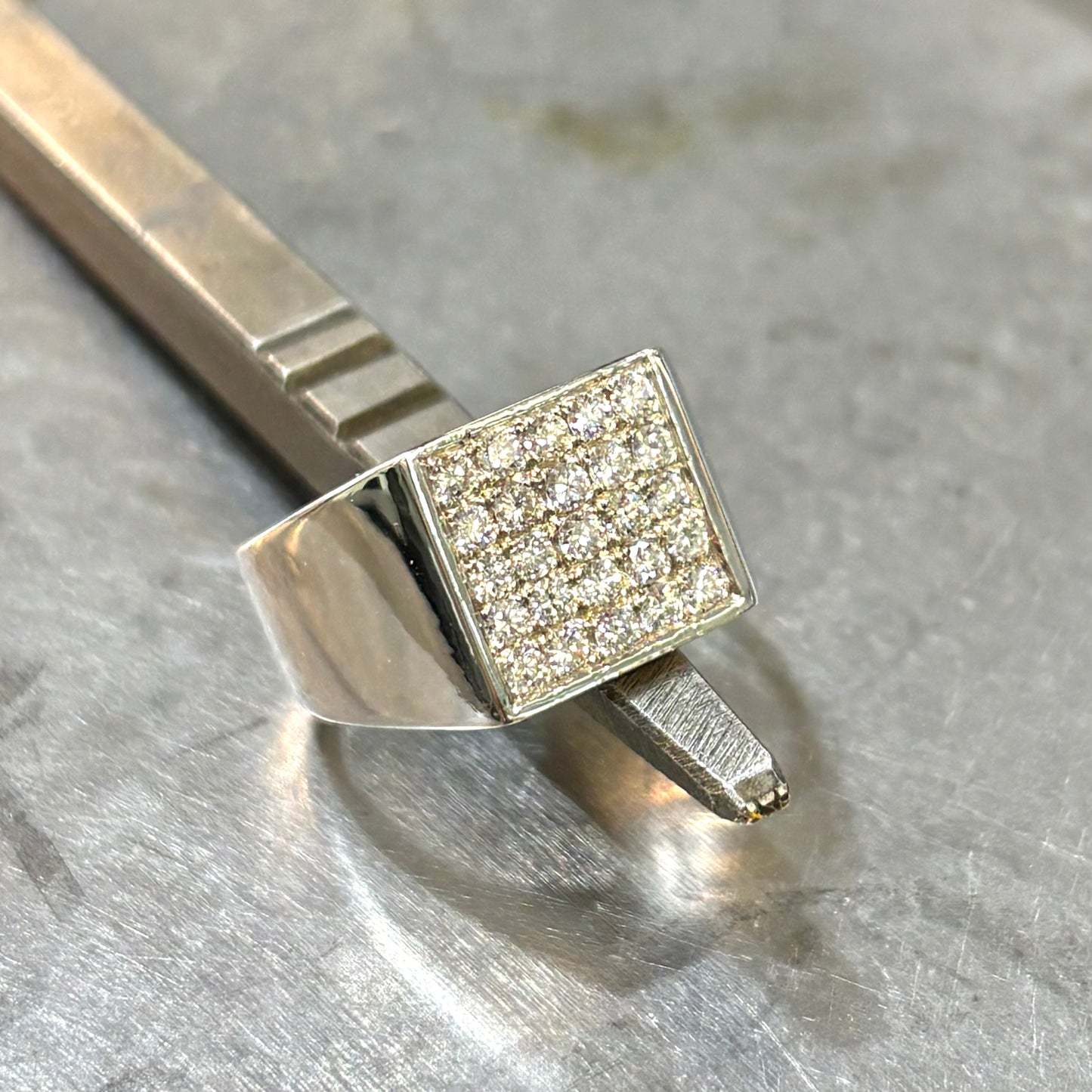 Bague Chevalière Pavée - Or Blanc 750 & Diamants