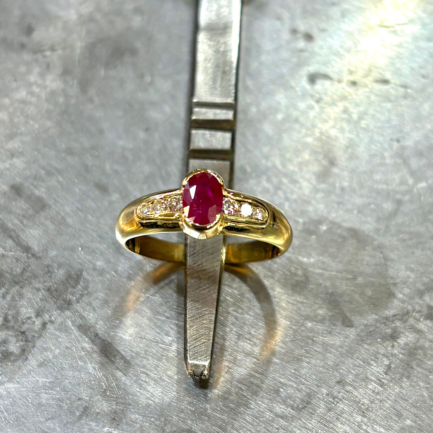 Bague Jonc - Or Jaune 750 Rubis & Diamants