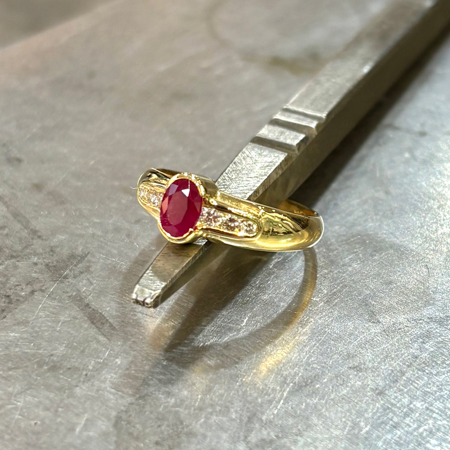 Bague Jonc - Or Jaune 750 Rubis & Diamants