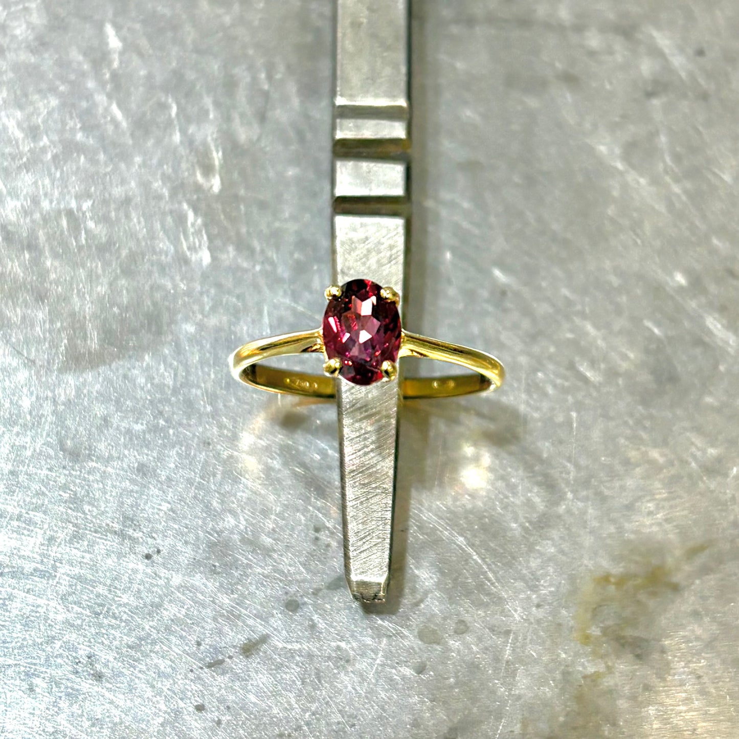 Bague Lapuna - Or Jaune 750 & Grenat Rhodolite