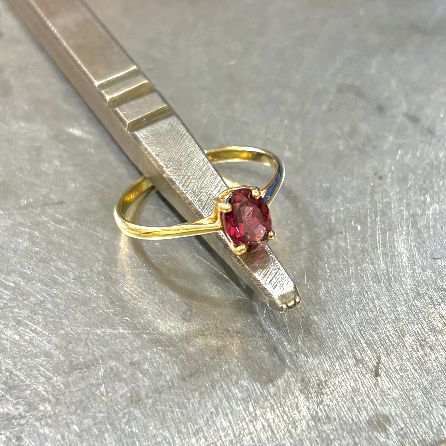 Bague Lapuna - Or Jaune 750 & Grenat Rhodolite