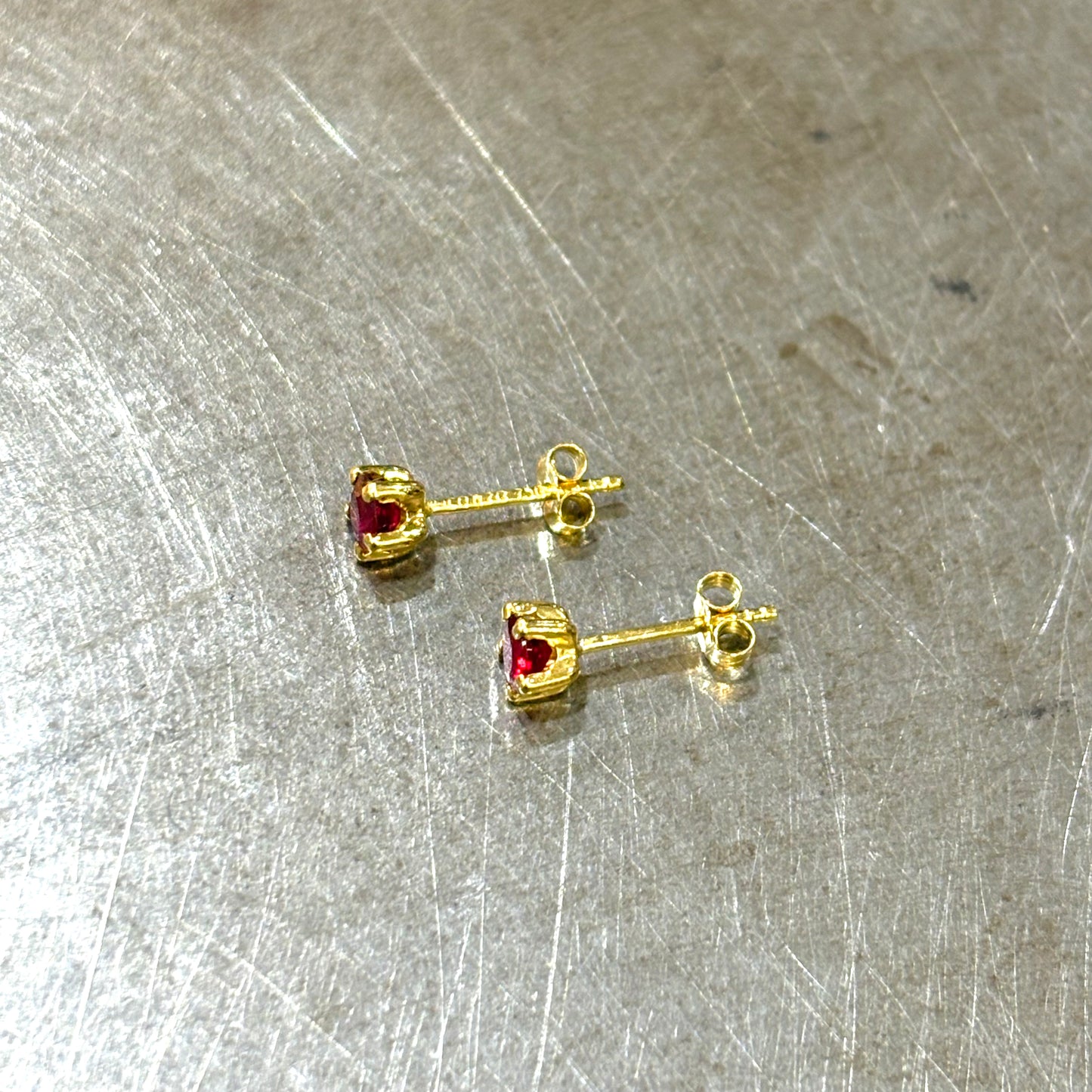 Boucles D'oreilles Puces - Or Jaune 750 & Rubis