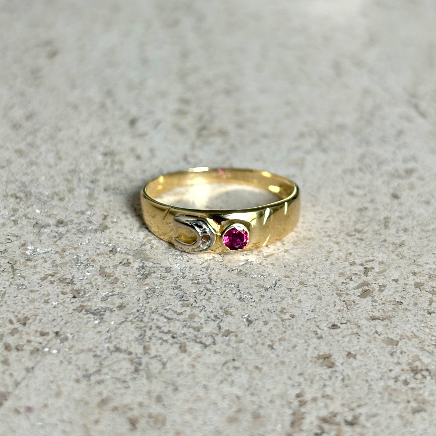 Bague Fer à Cheval - Or Jaune 750 & Rubis