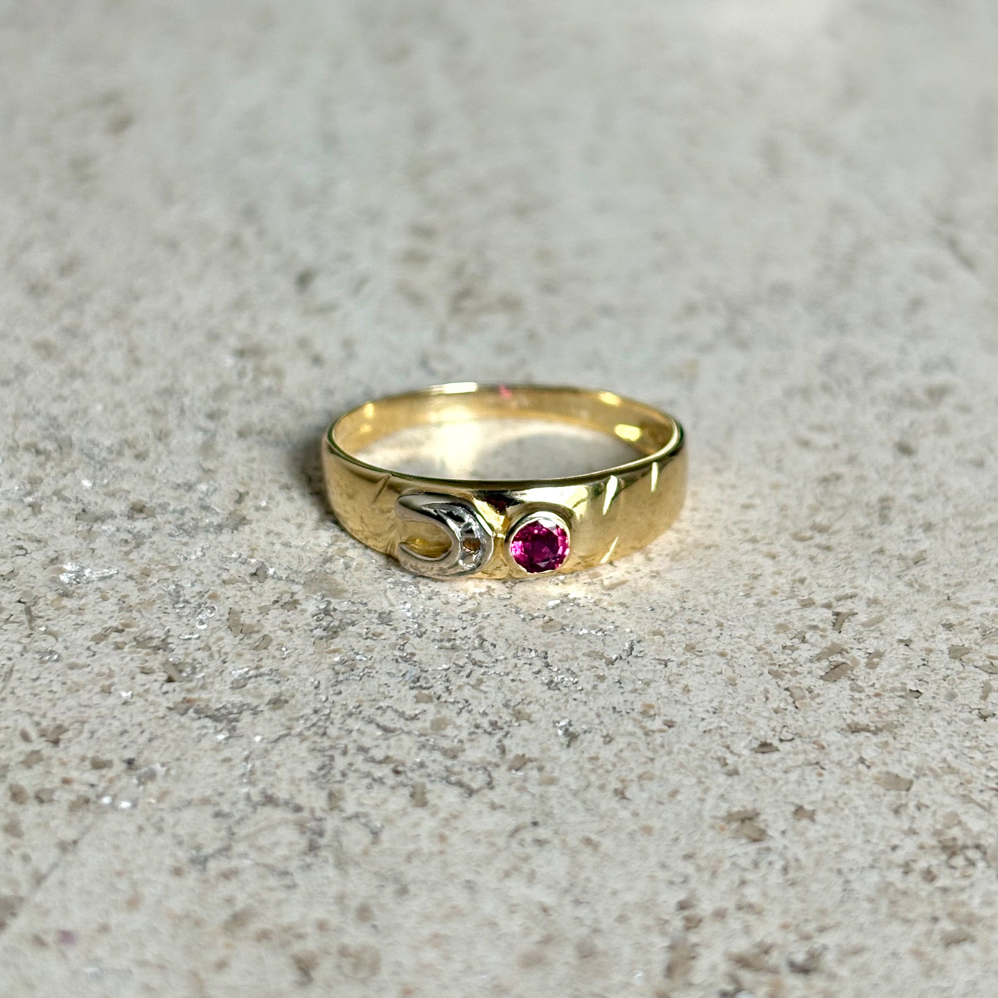 Bague Fer à Cheval - Or Jaune 750 & Rubis
