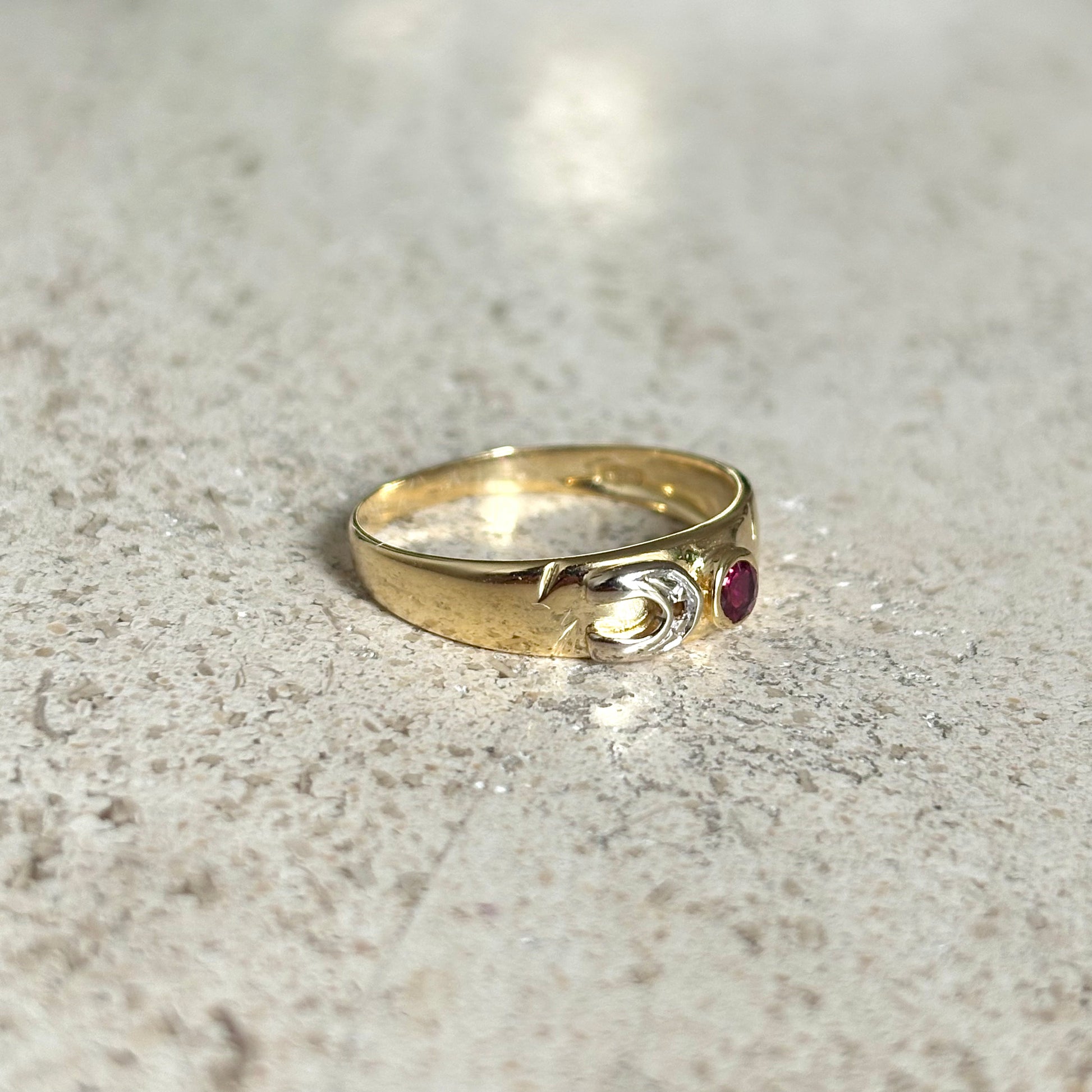 Bague Fer à Cheval - Or Jaune 750 & Rubis