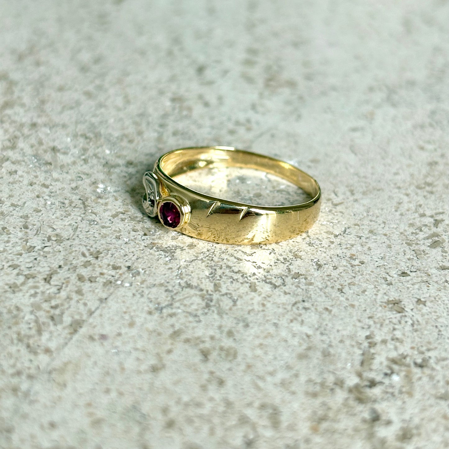 Bague Fer à Cheval - Or Jaune 750 & Rubis