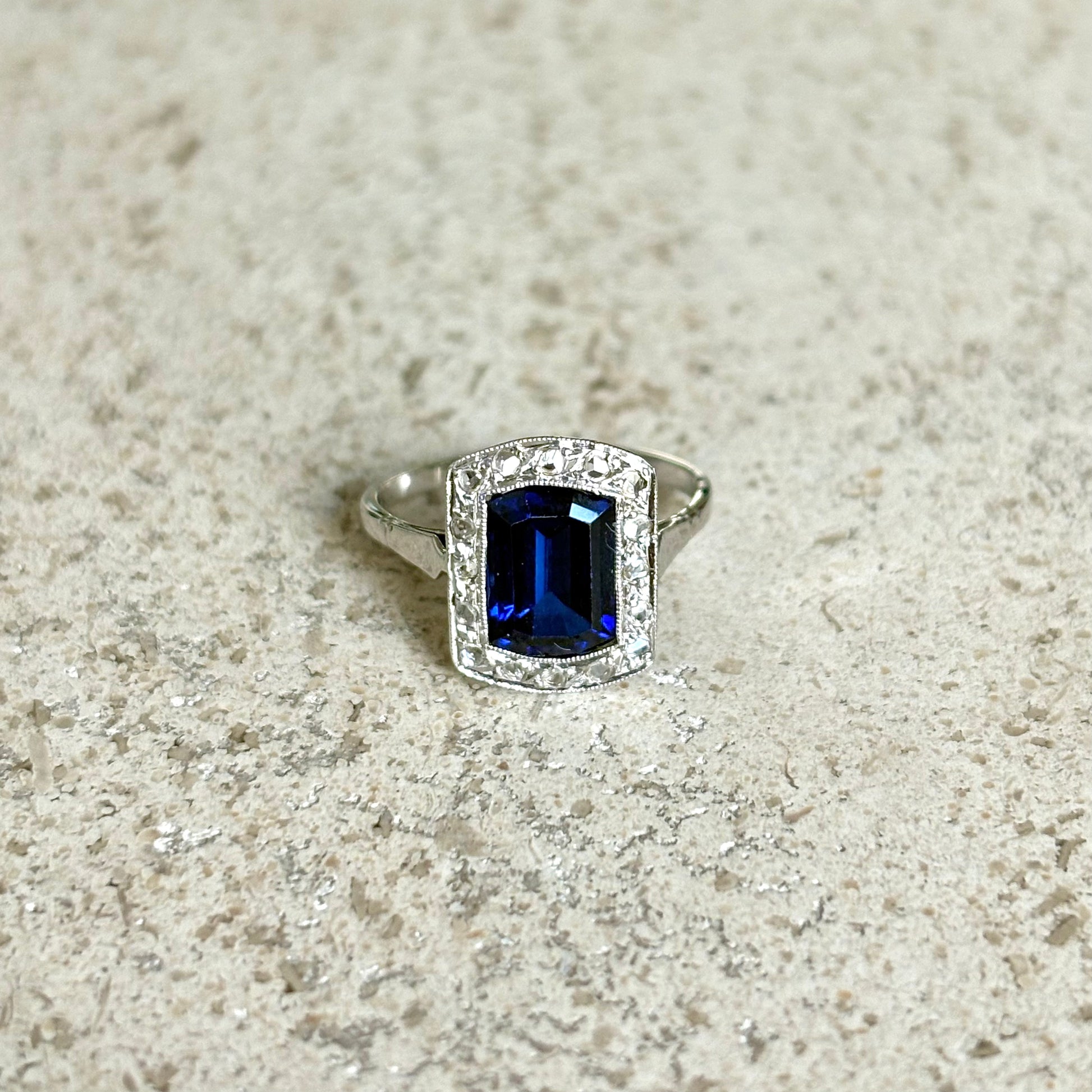 Bague Art Déco Vintage - Or Blanc 750 Diamants & Saphir