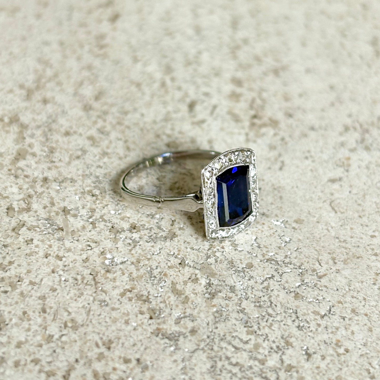 Bague Art Déco Vintage - Or Blanc 750 Diamants & Saphir