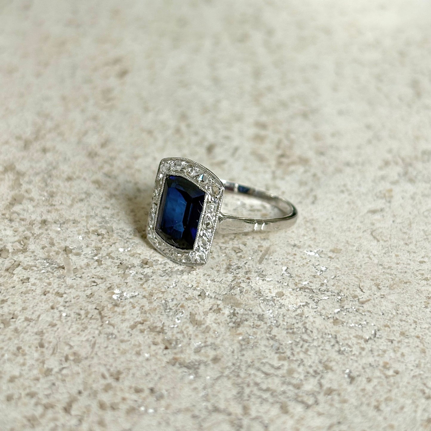 Bague Art Déco Vintage - Or Blanc 750 Diamants & Saphir
