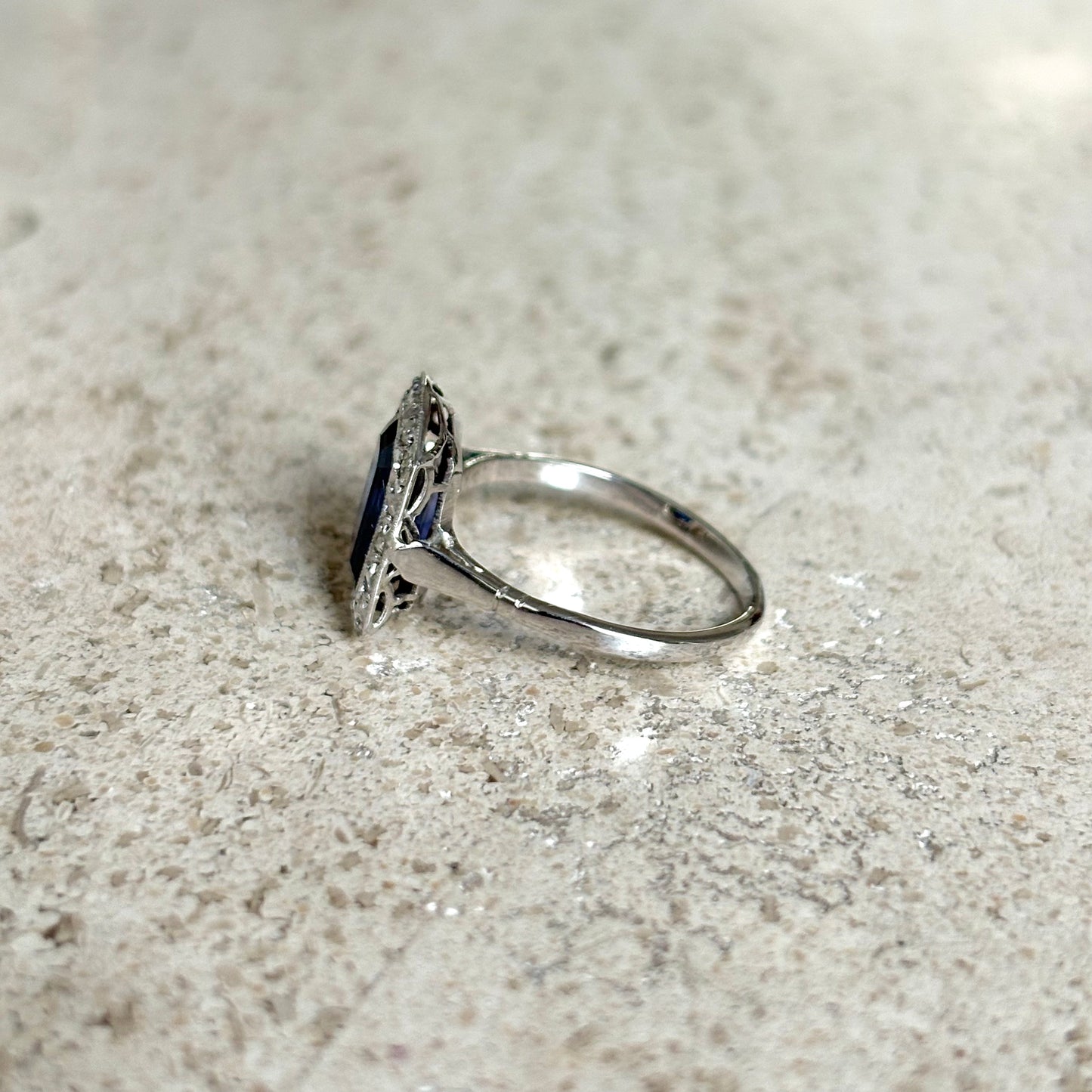 Bague Art Déco Vintage - Or Blanc 750 Diamants & Saphir