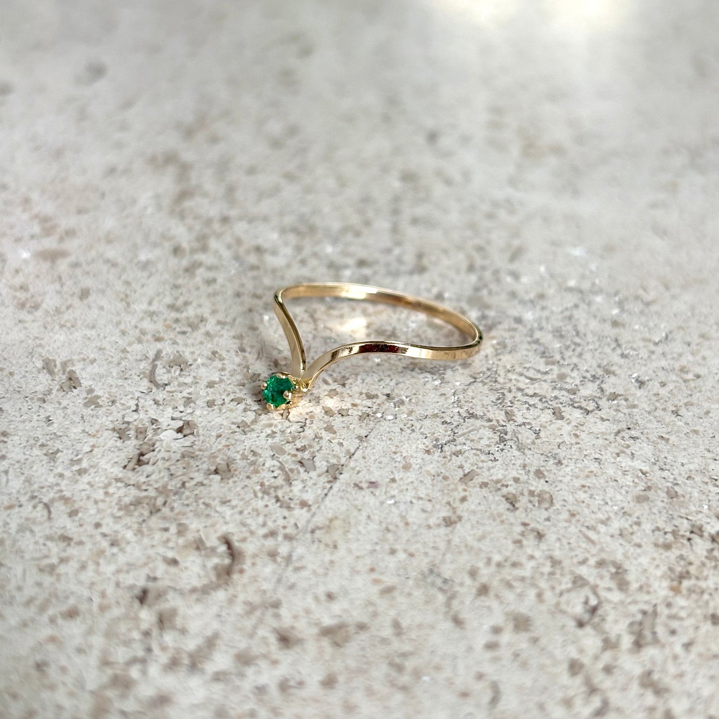 Bague V - Or Jaune 750 & Émeraude