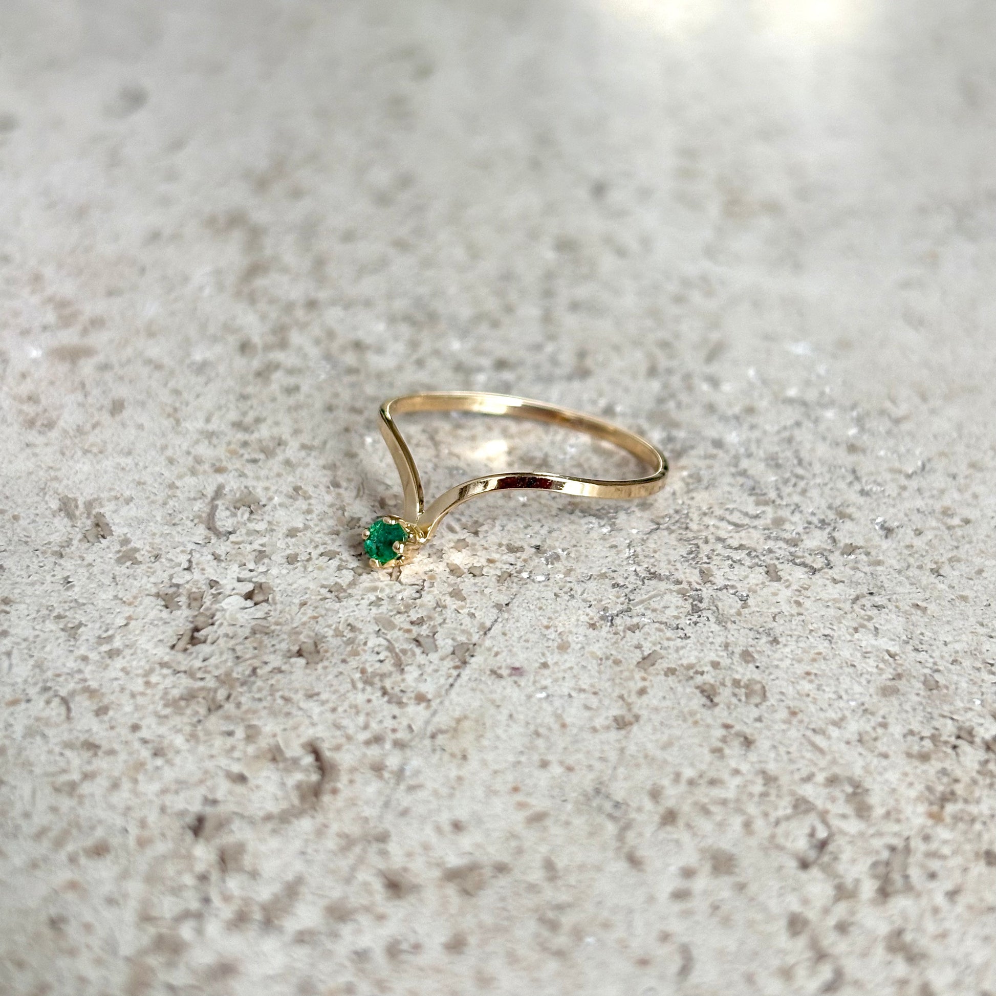 Bague V - Or Jaune 750 & Émeraude