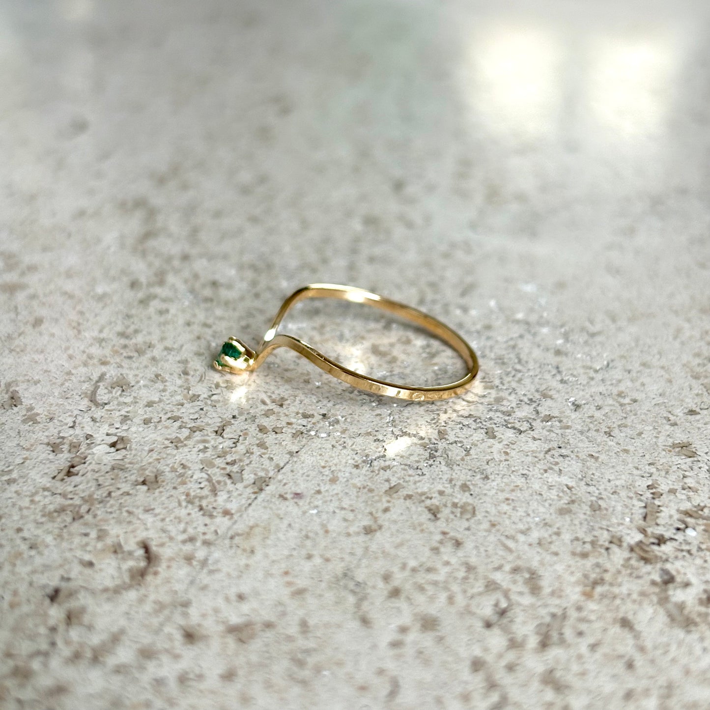 Bague V - Or Jaune 750 & Émeraude