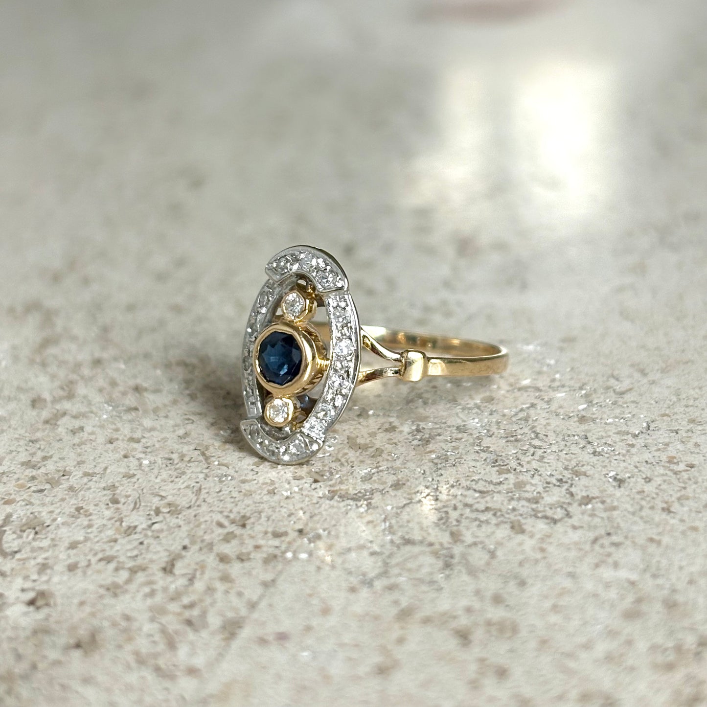 Bague Vintage Art Déco - Or Jaune 750 Saphir & Diamants