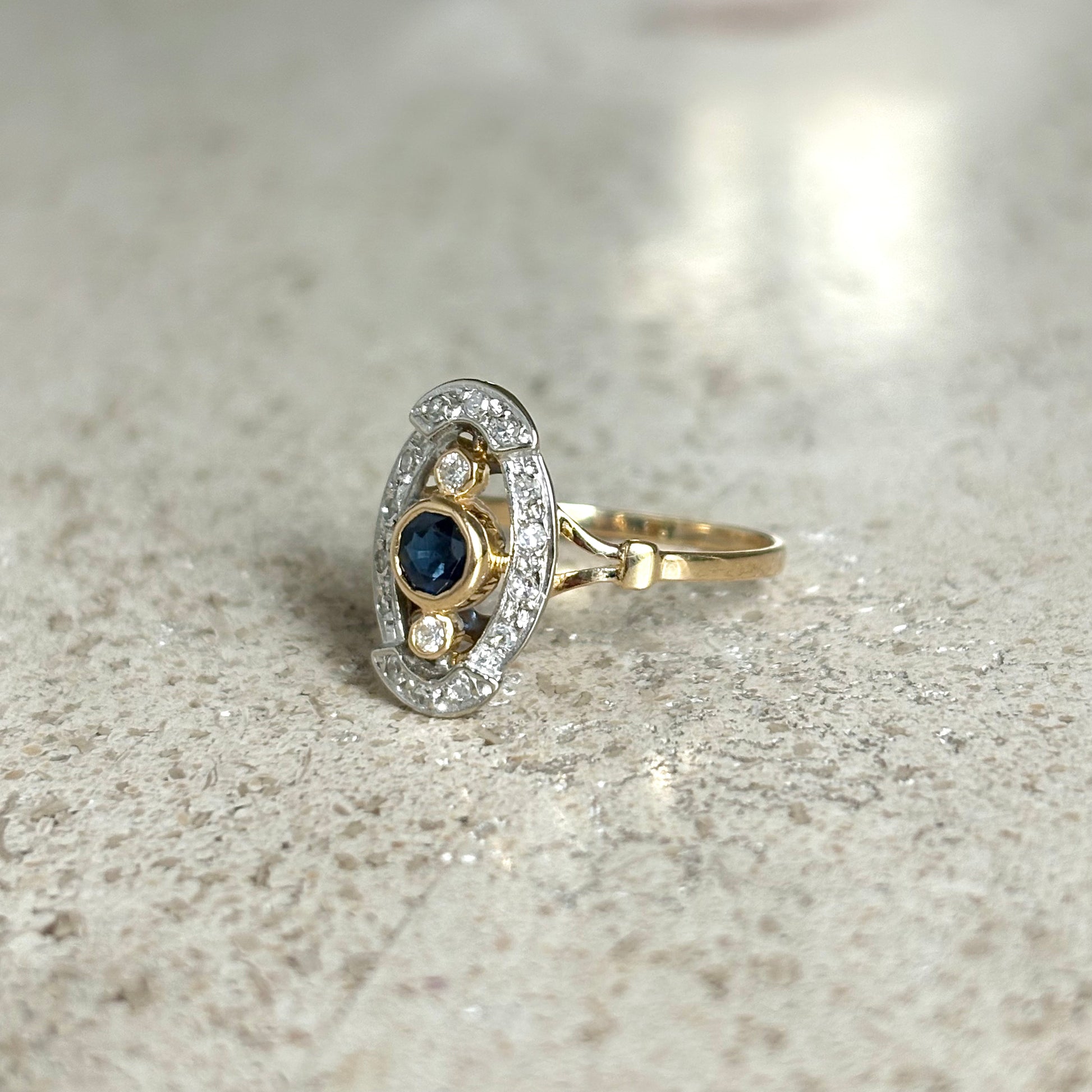 Bague Vintage Art Déco - Or Jaune 750 Saphir & Diamants
