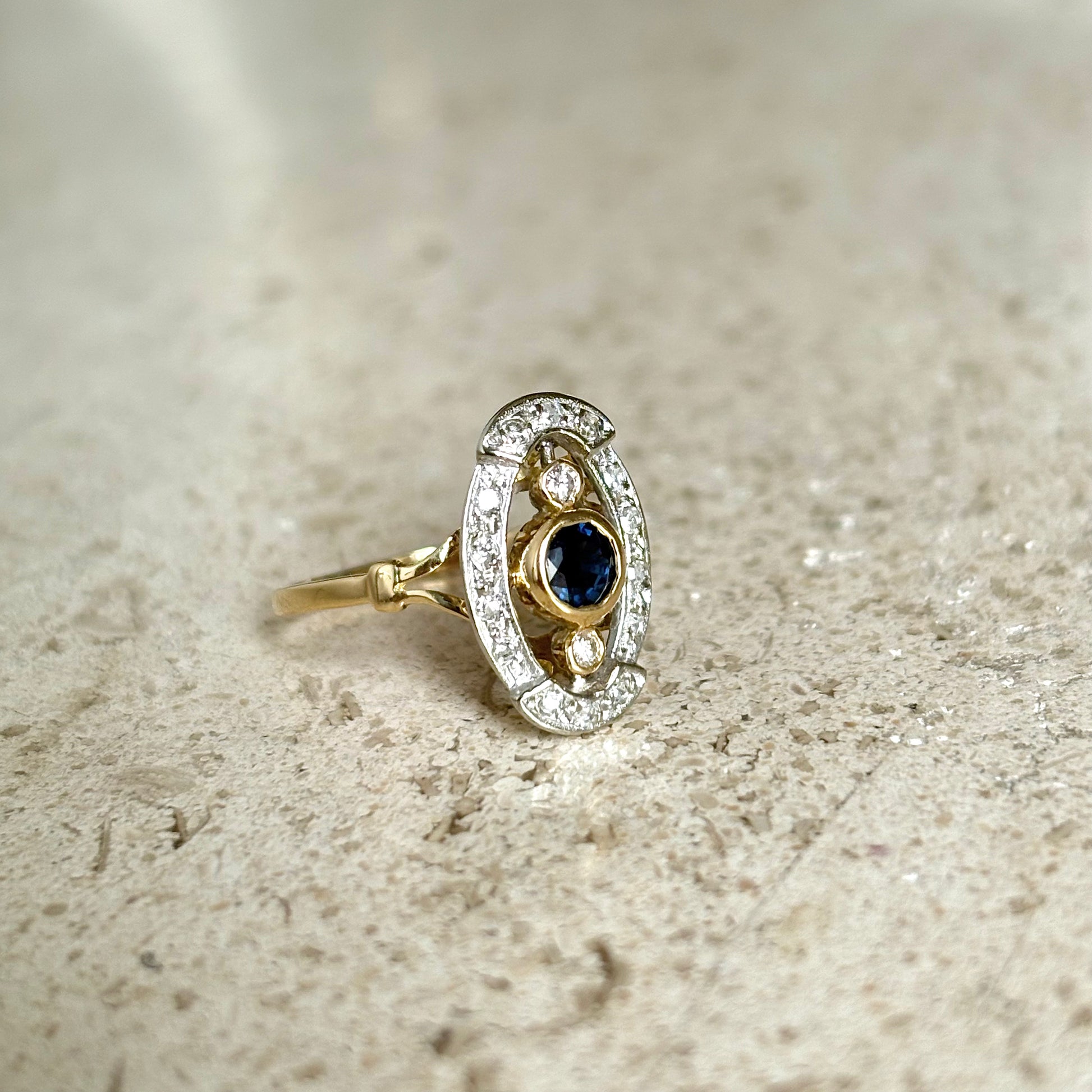 Bague Vintage Art Déco - Or Jaune 750 Saphir & Diamants
