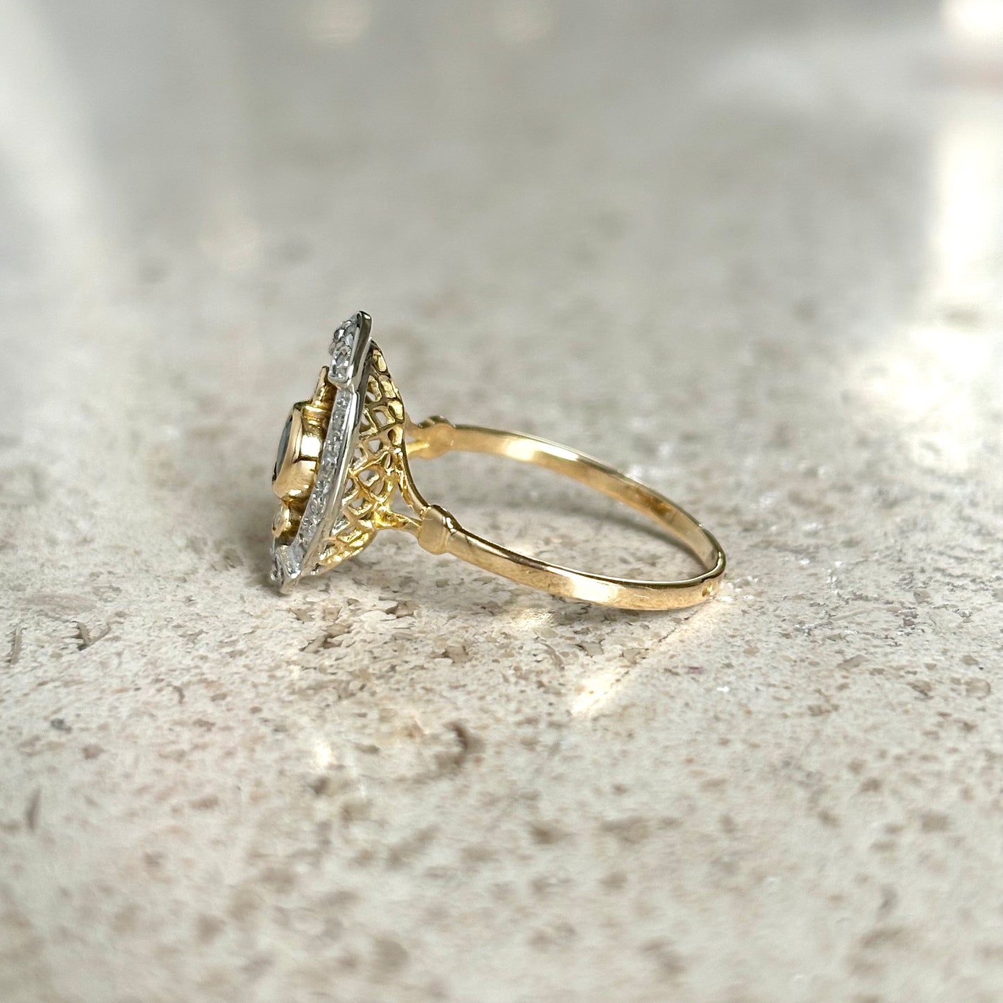 Bague Vintage Art Déco - Or Jaune 750 Saphir & Diamants