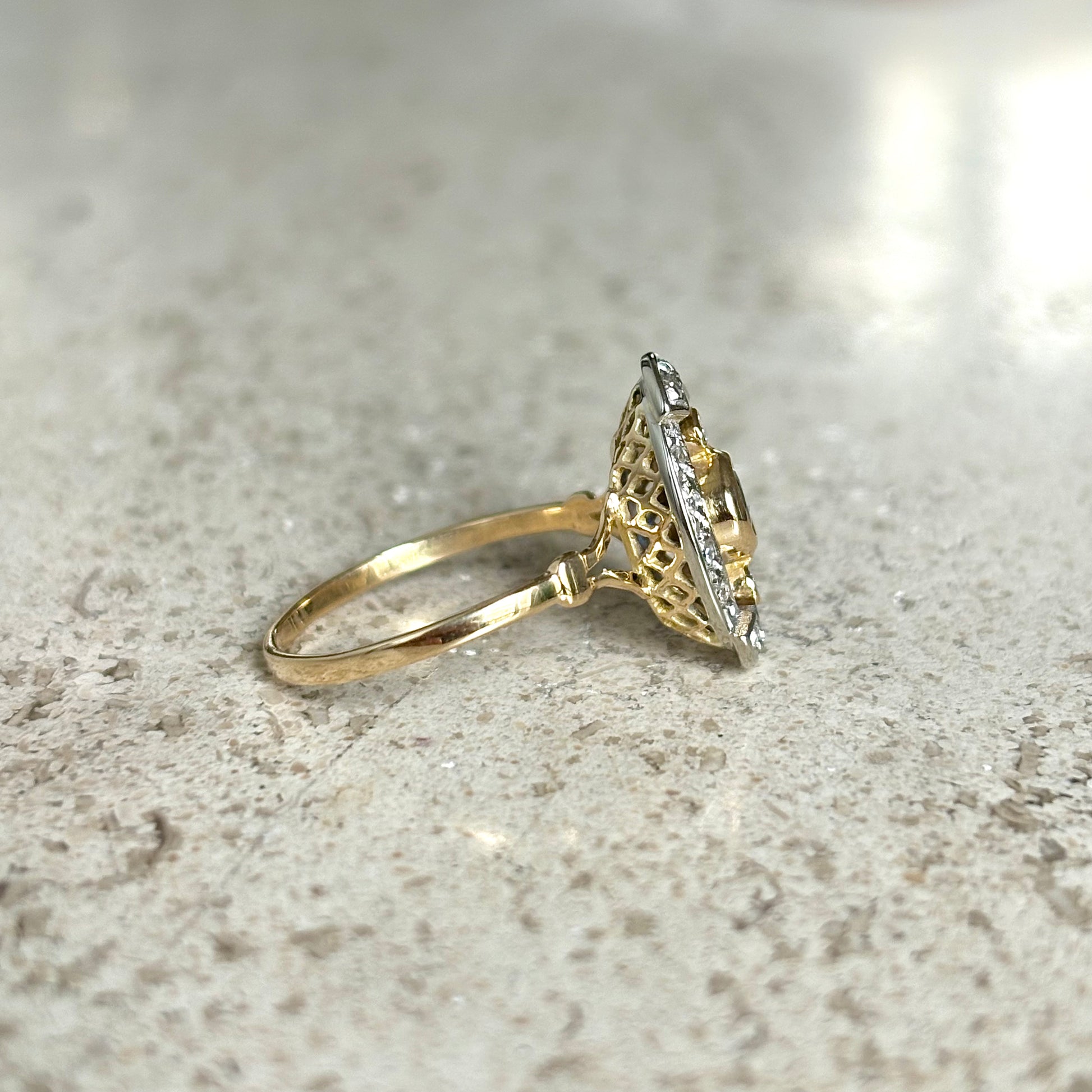 Bague Vintage Art Déco - Or Jaune 750 Saphir & Diamants