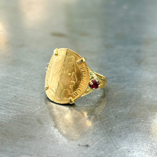 Bague Pièce - Or Jaune 750 & Pièce 10 Francs Napoléon & Rubis