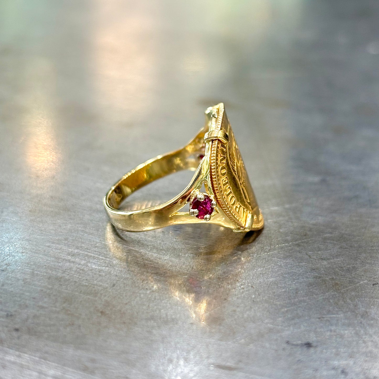 Bague Pièce - Or Jaune 750 & Pièce 10 Francs Napoléon & Rubis