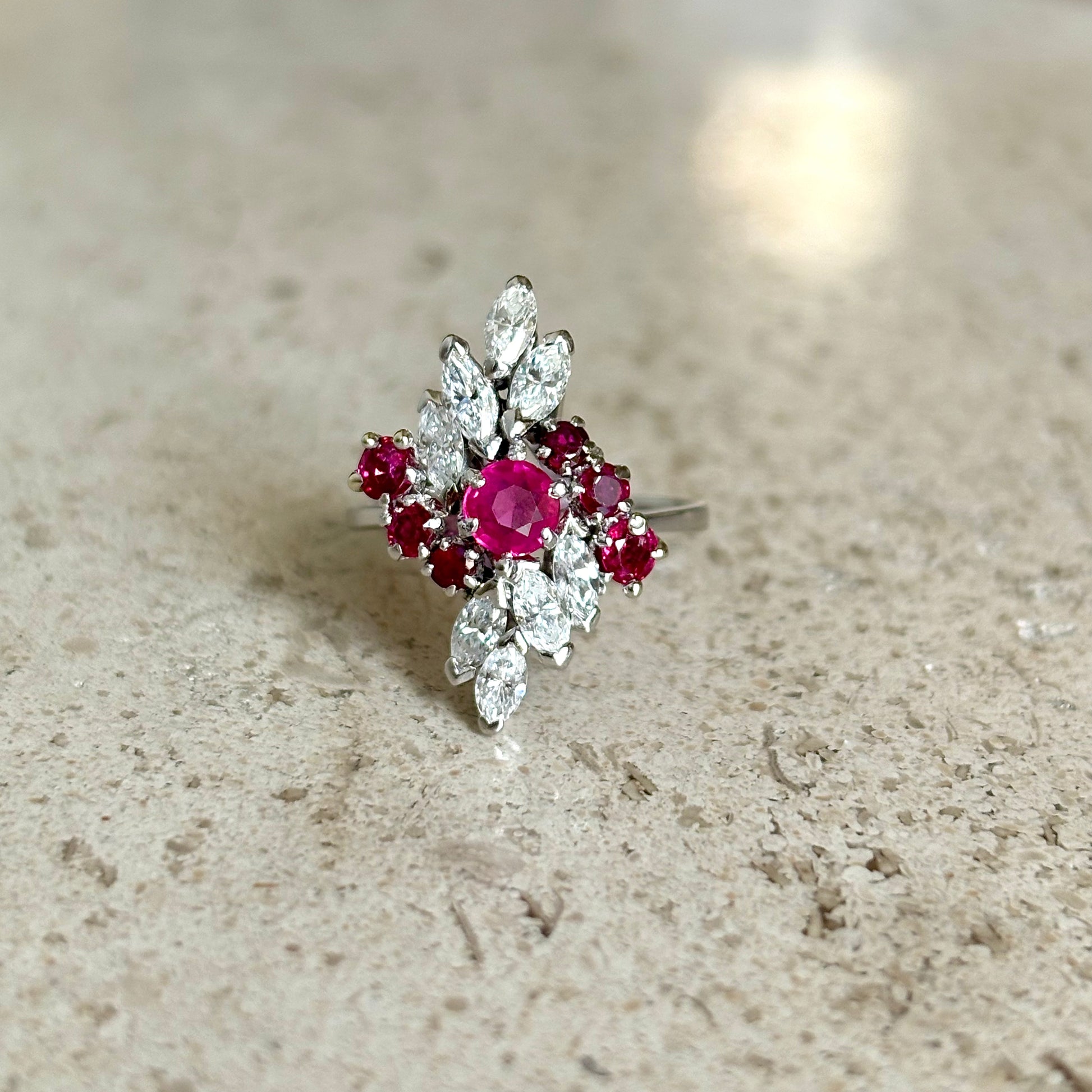 Bague Floral Vintage - Or Blanc 750 Rubis & Diamants