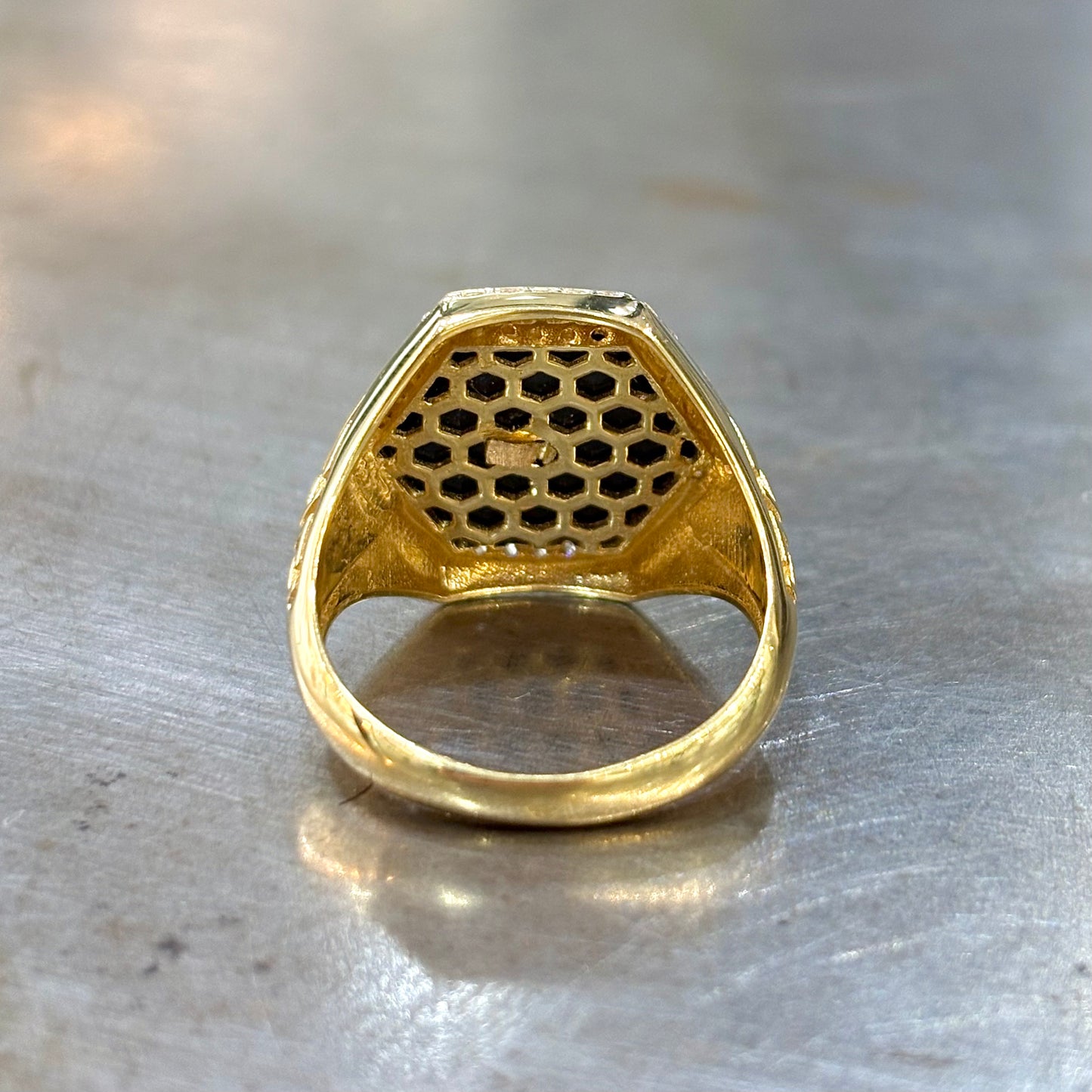 Bague Chevalière Lion - Or Jaune 750 Onyx & Zircons