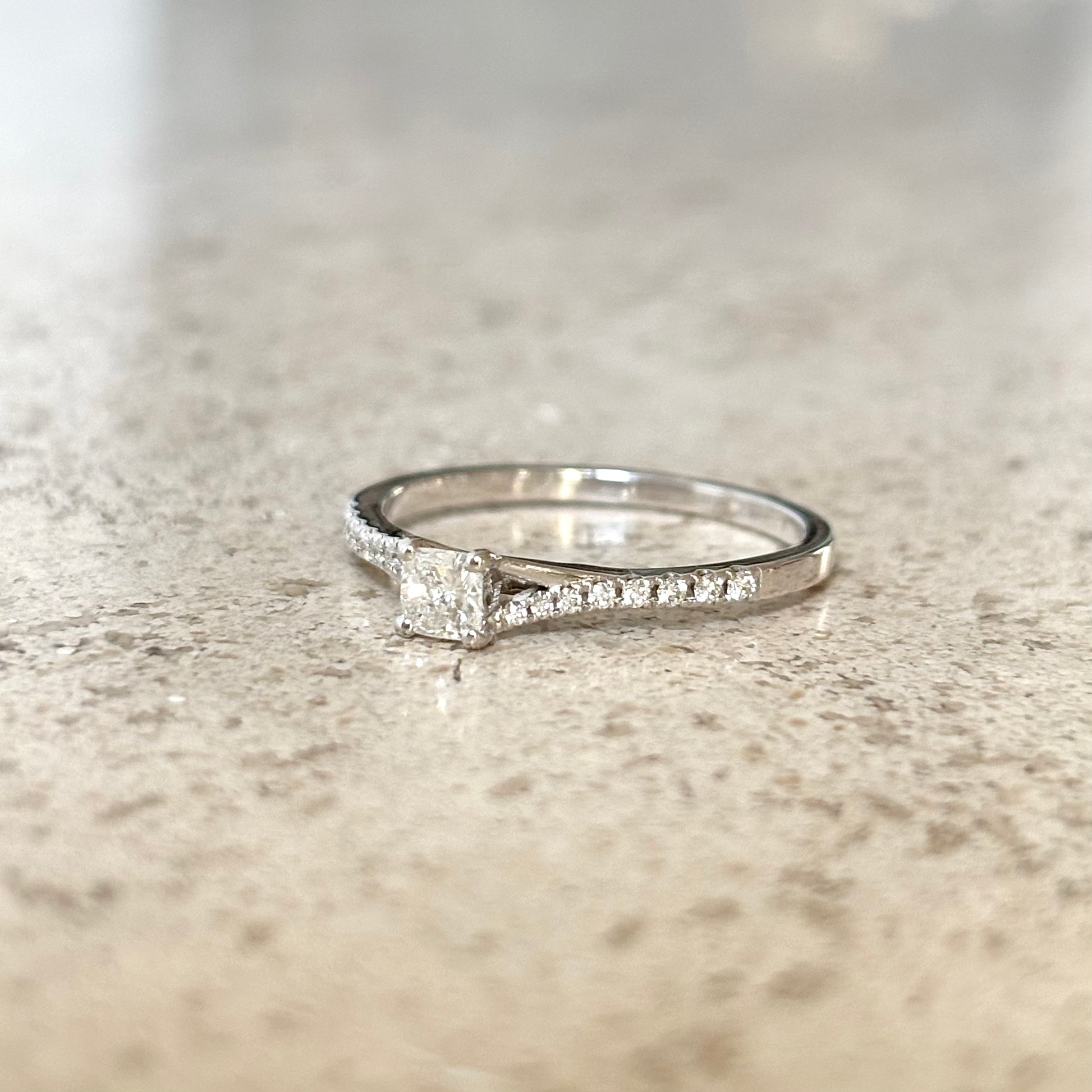 Bague Solitaire - Or Blanc 750 & Diamants