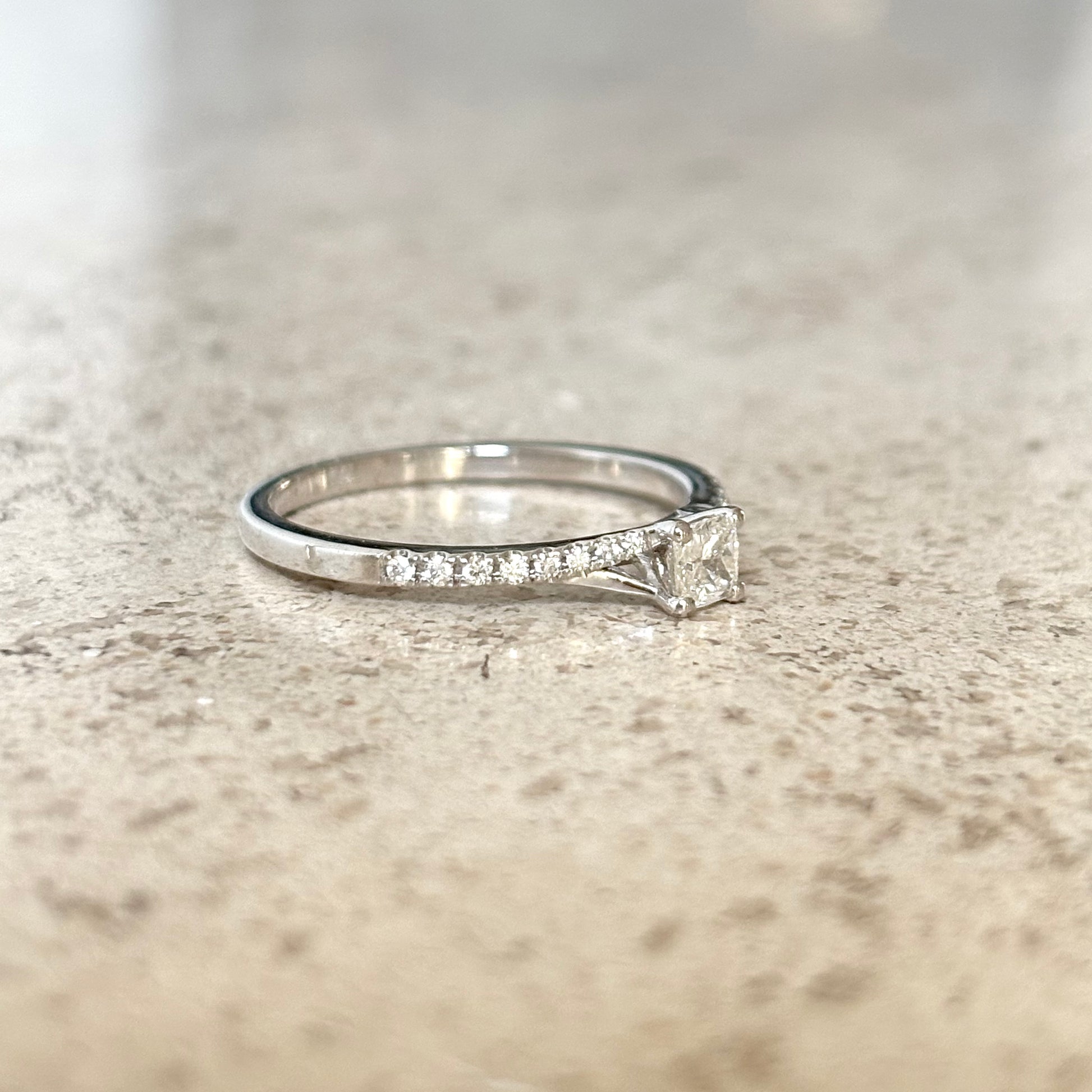 Bague Solitaire - Or Blanc 750 & Diamants