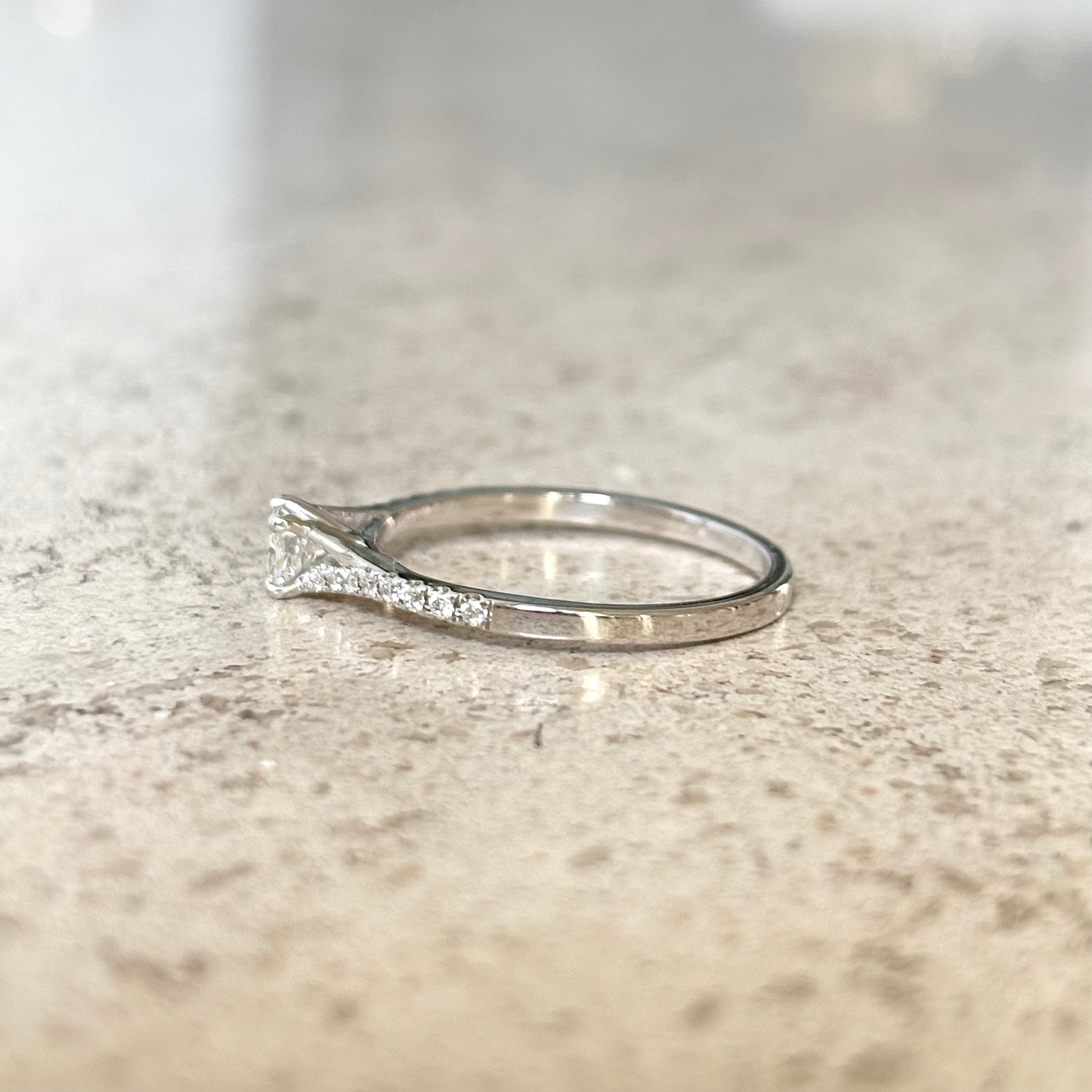 Bague Solitaire - Or Blanc 750 & Diamants