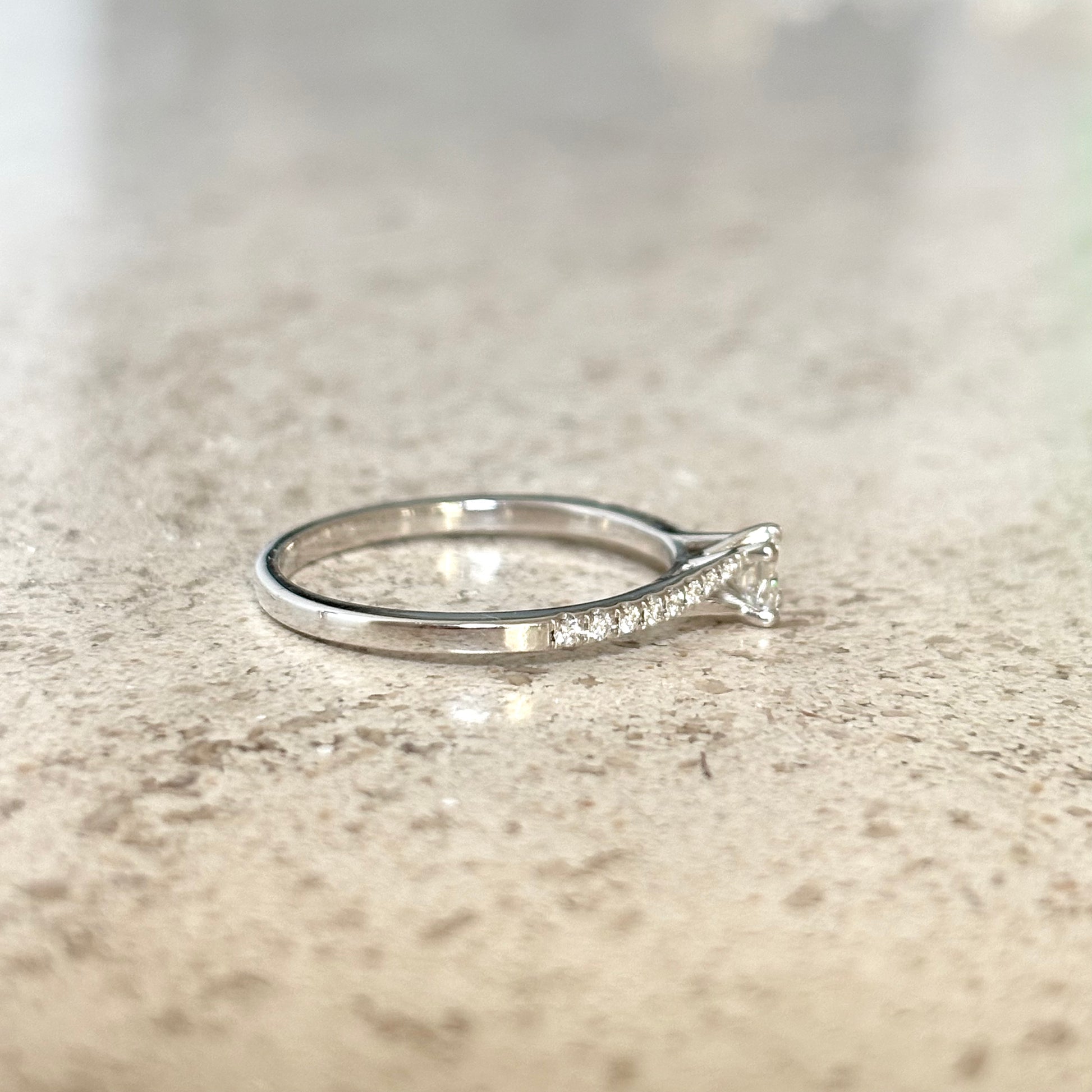 Bague Solitaire - Or Blanc 750 & Diamants
