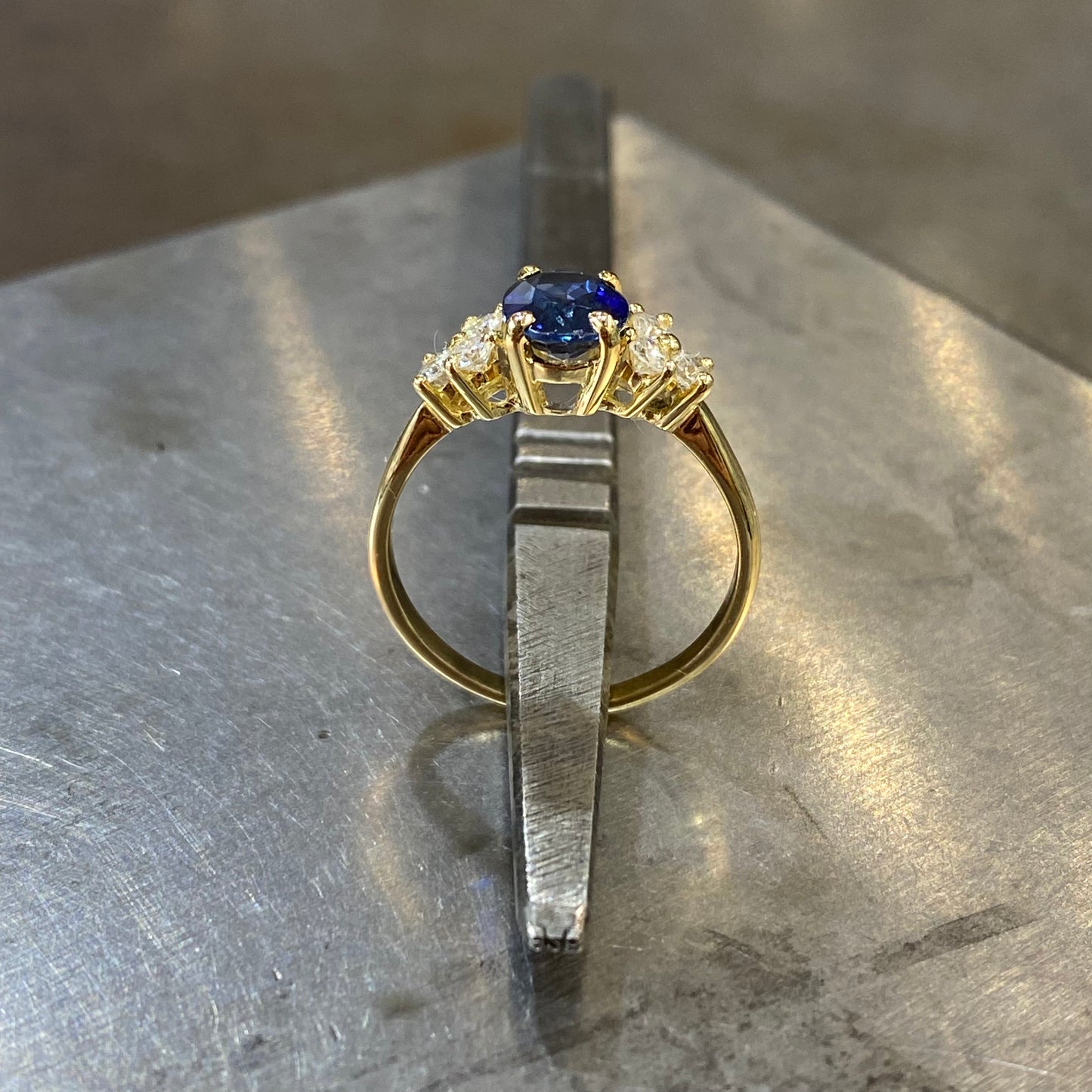 Bague Nausicaä - Or Jaune 750 Saphir & Diamants Création Fremont