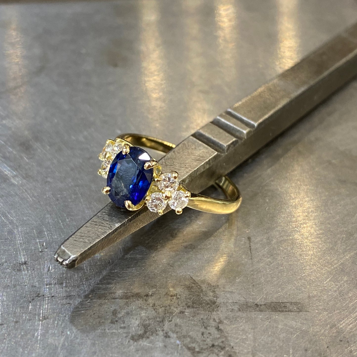 Bague Nausicaä - Or Jaune 750 Saphir & Diamants Création Fremont