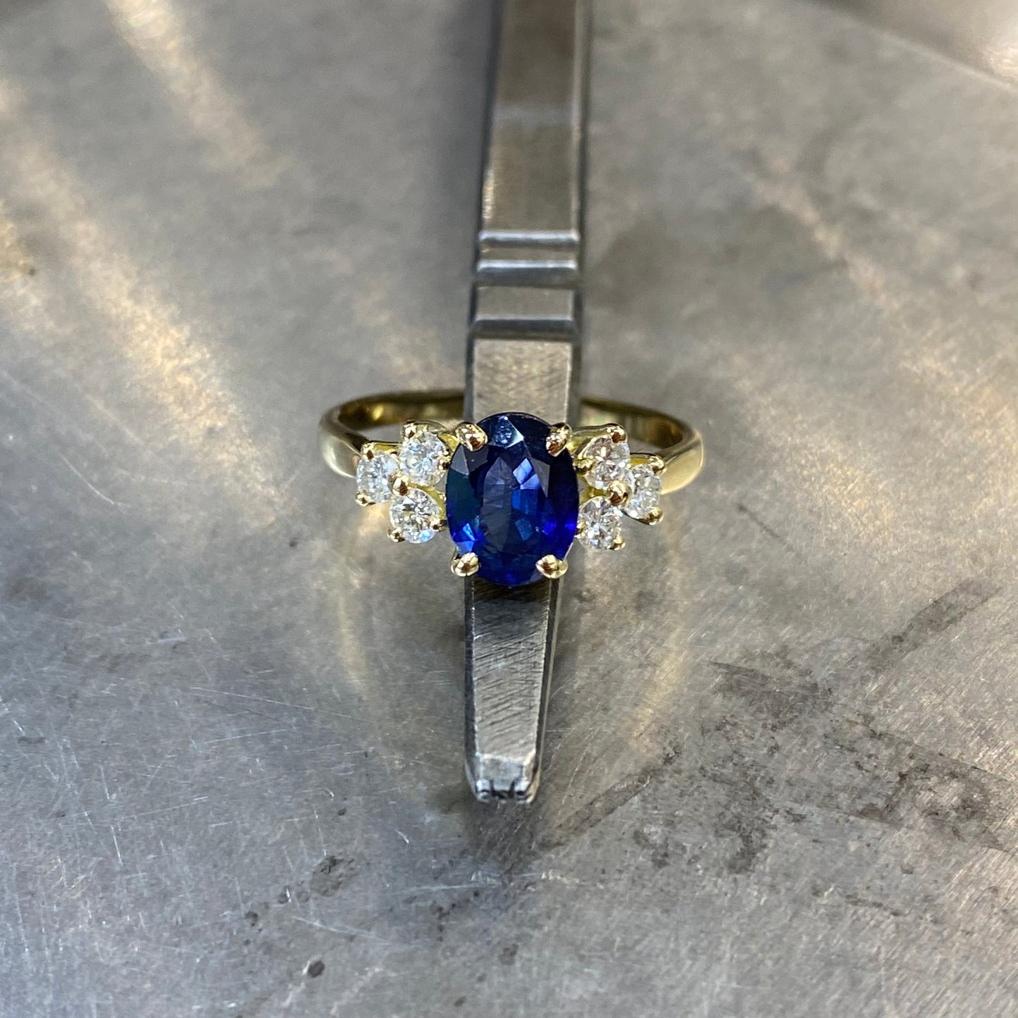 Bague Nausicaä - Or Jaune 750 Saphir & Diamants Création Fremont