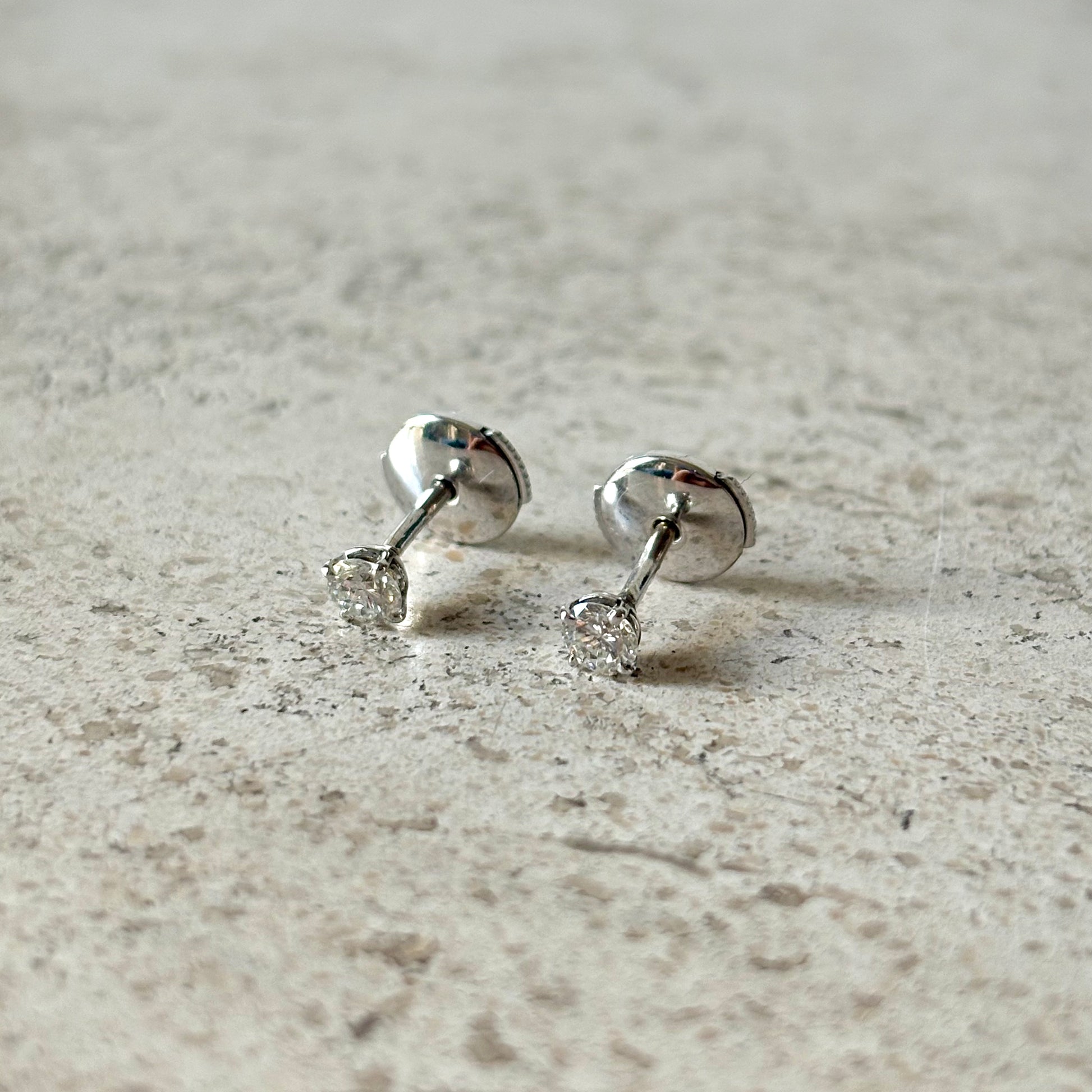 Boucles D'oreilles Puces Solitaire - Or Blanc 750 & Diamants