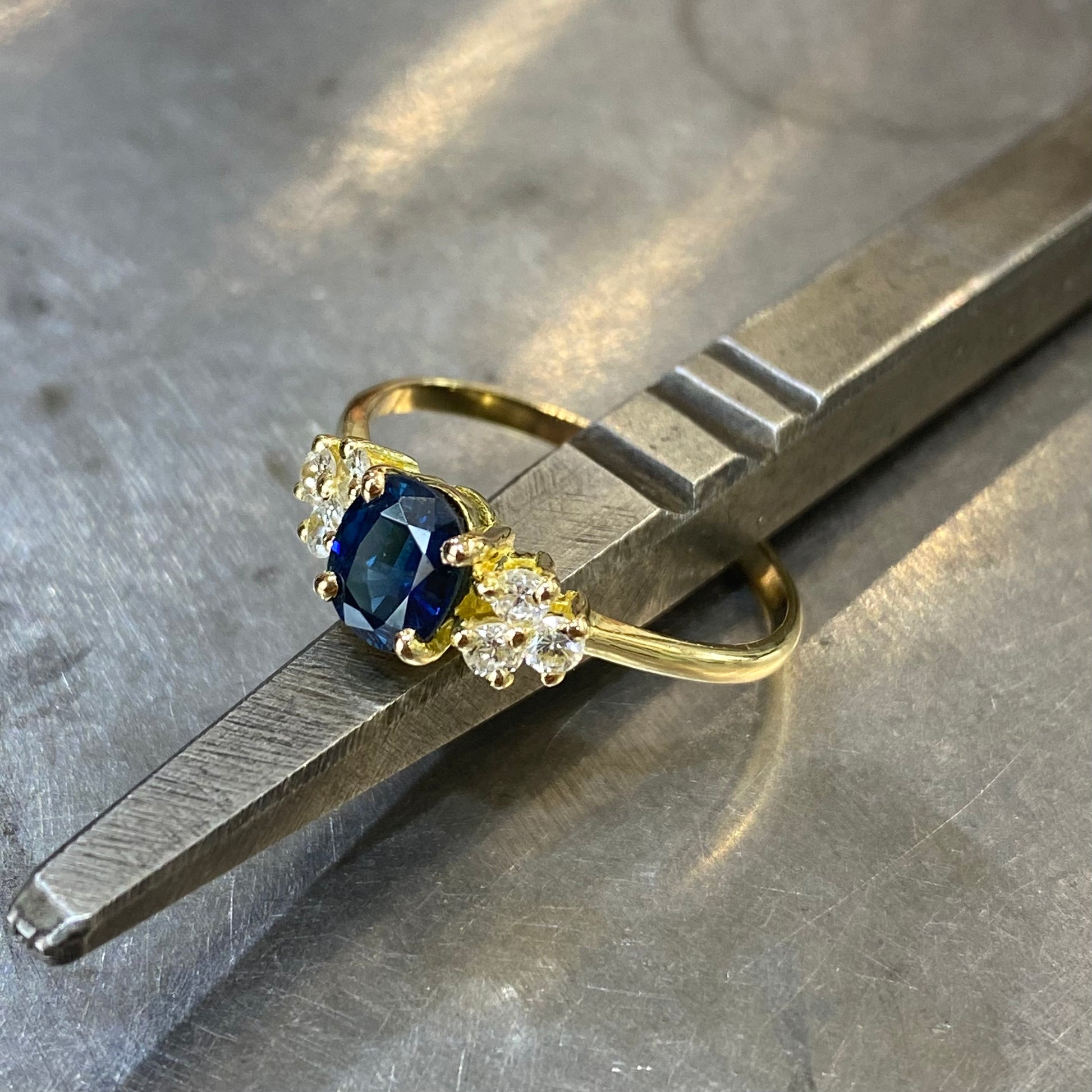 Bague Nausicaä - Or Jaune 750 Saphir & Diamants Création Fremont