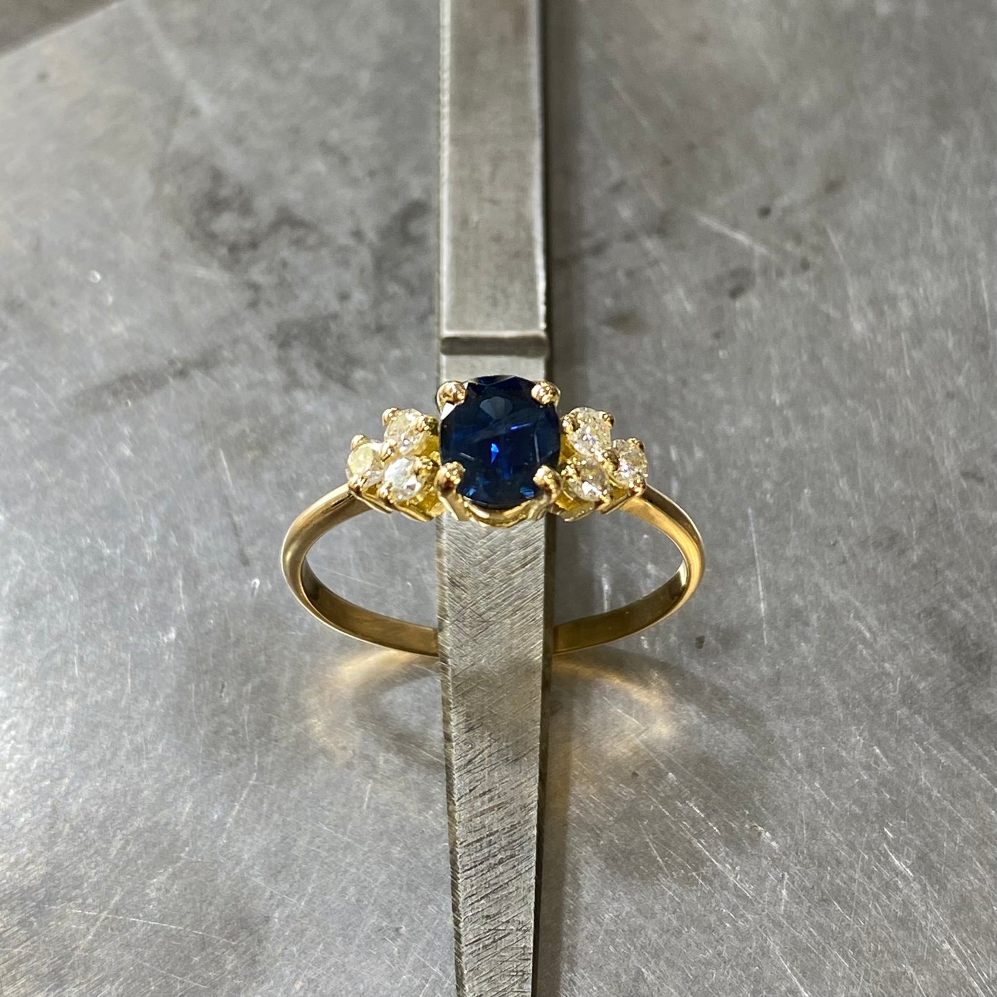 Bague Nausicaä - Or Jaune 750 Saphir & Diamants Création Fremont